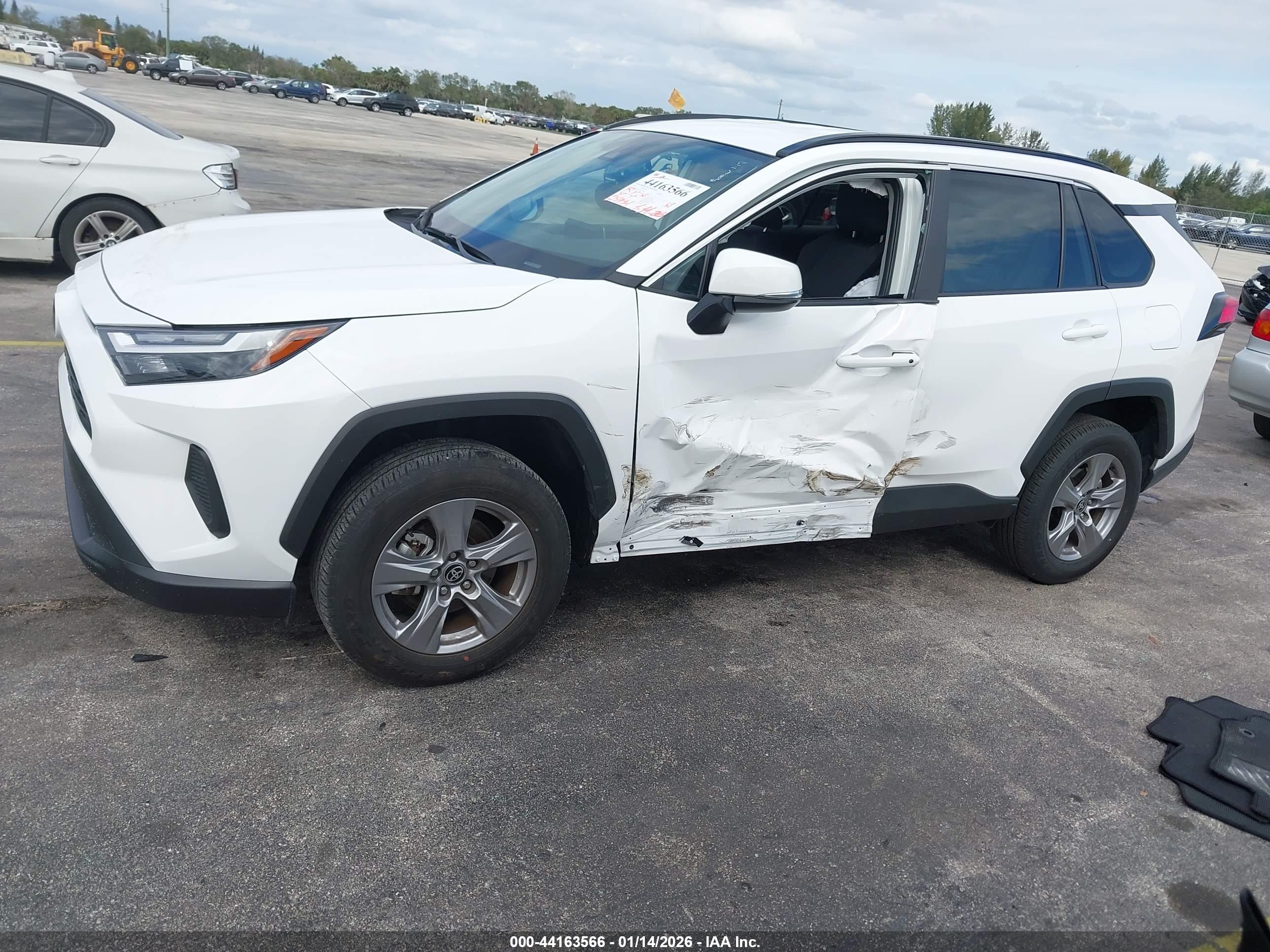 TOYOTA RAV4 image 6