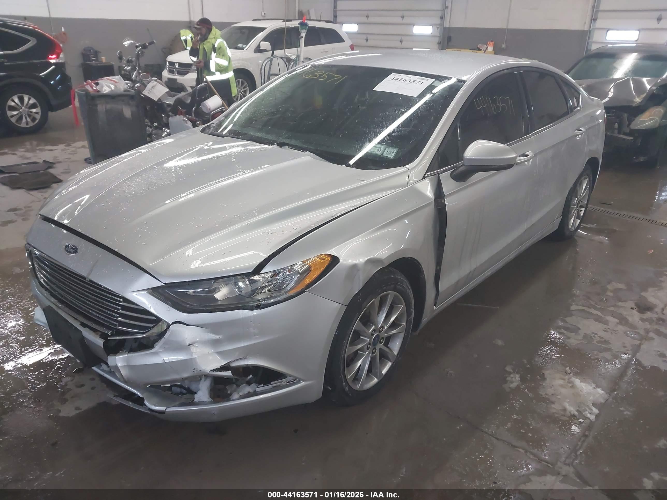 FORD FUSION image 2