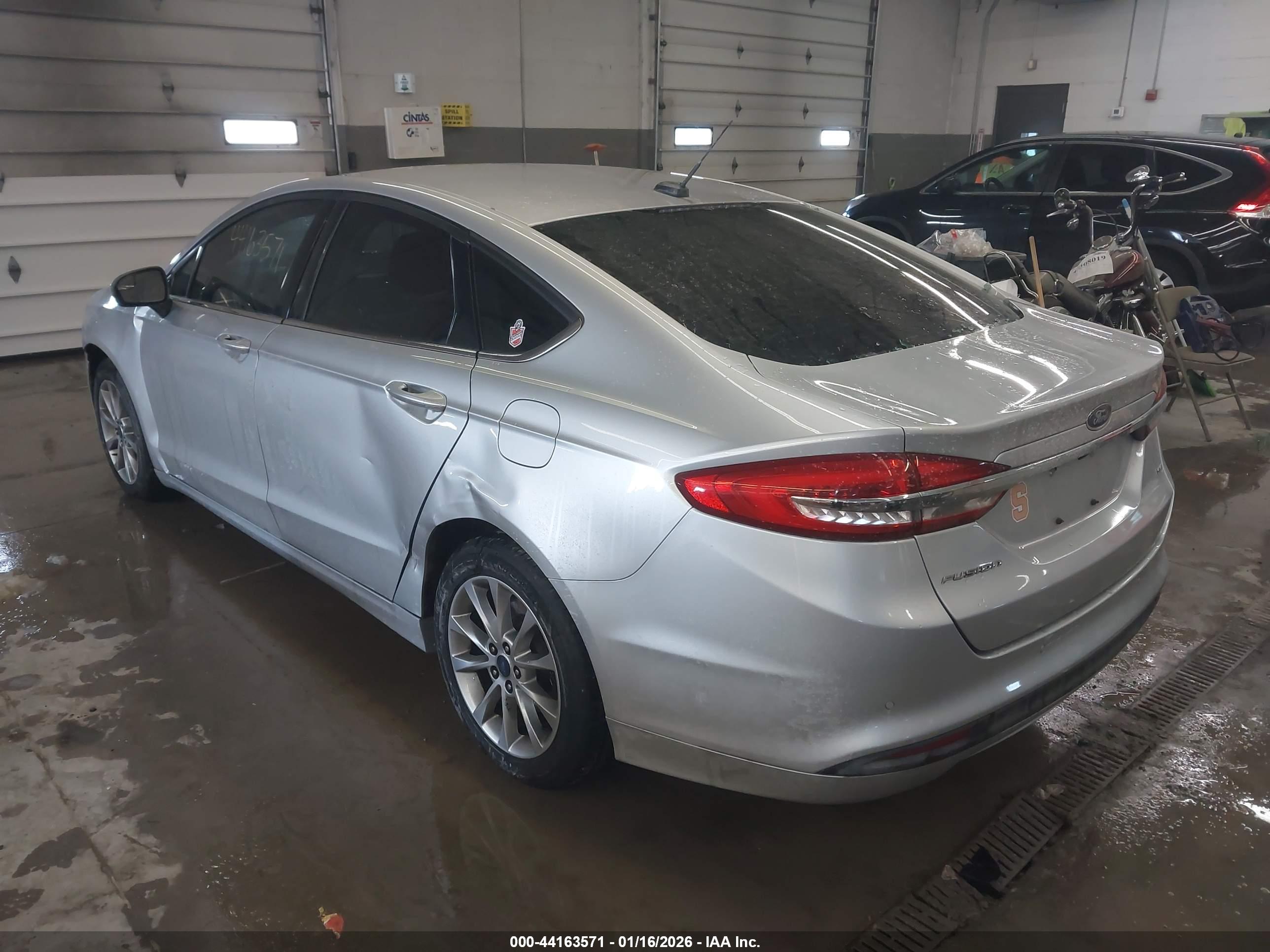 FORD FUSION image 3