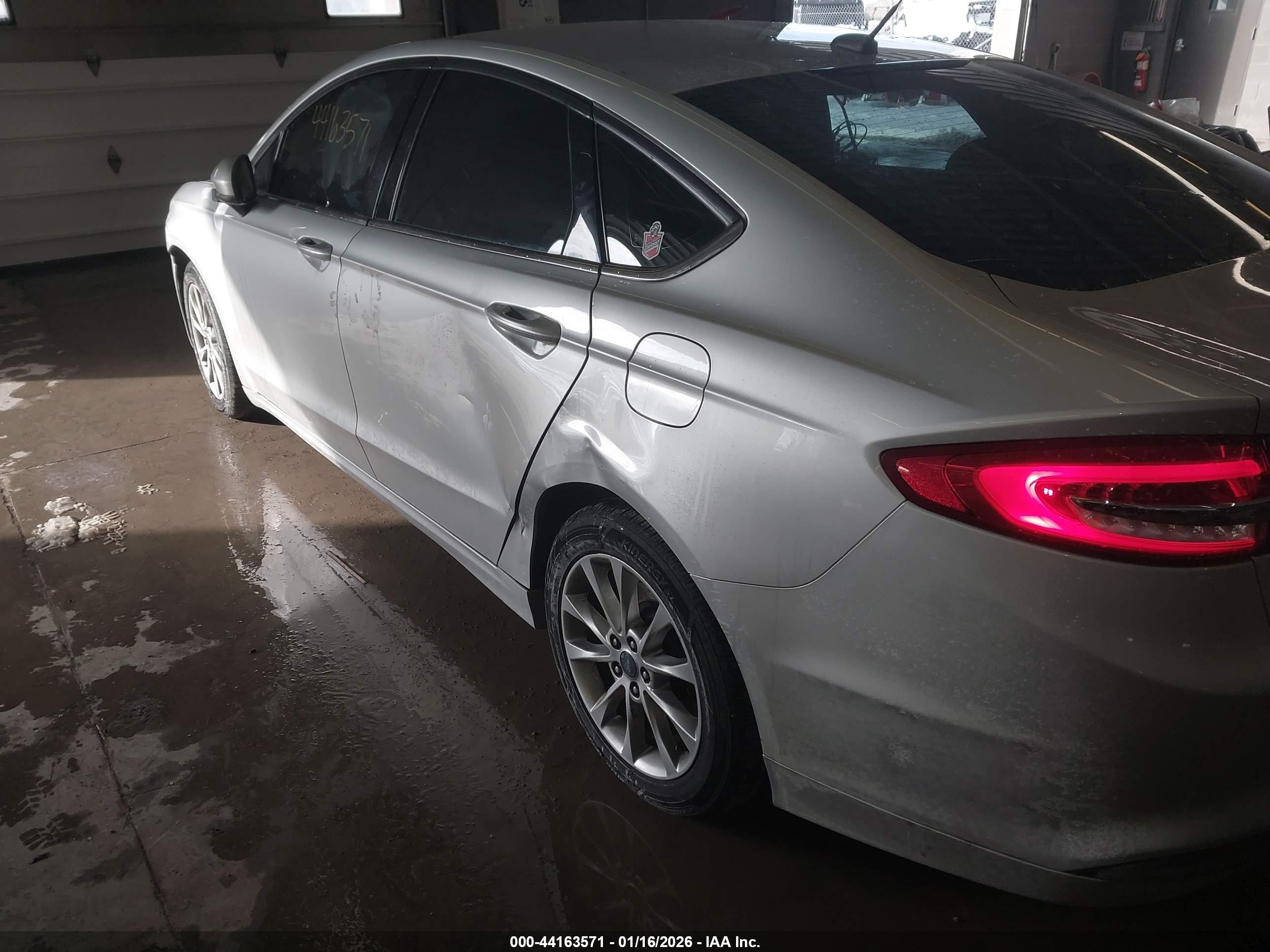 FORD FUSION image 6