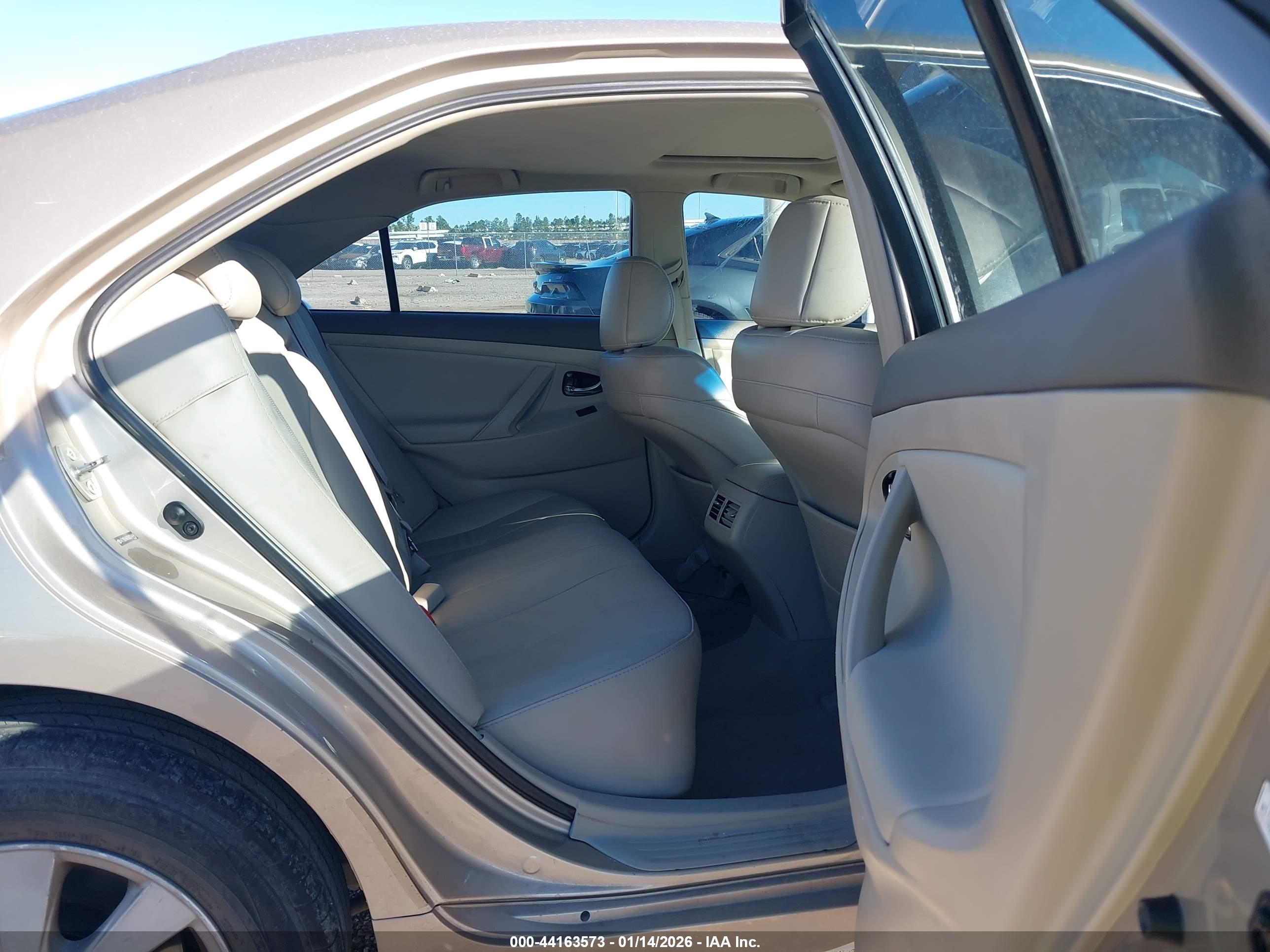 TOYOTA CAMRY image 8