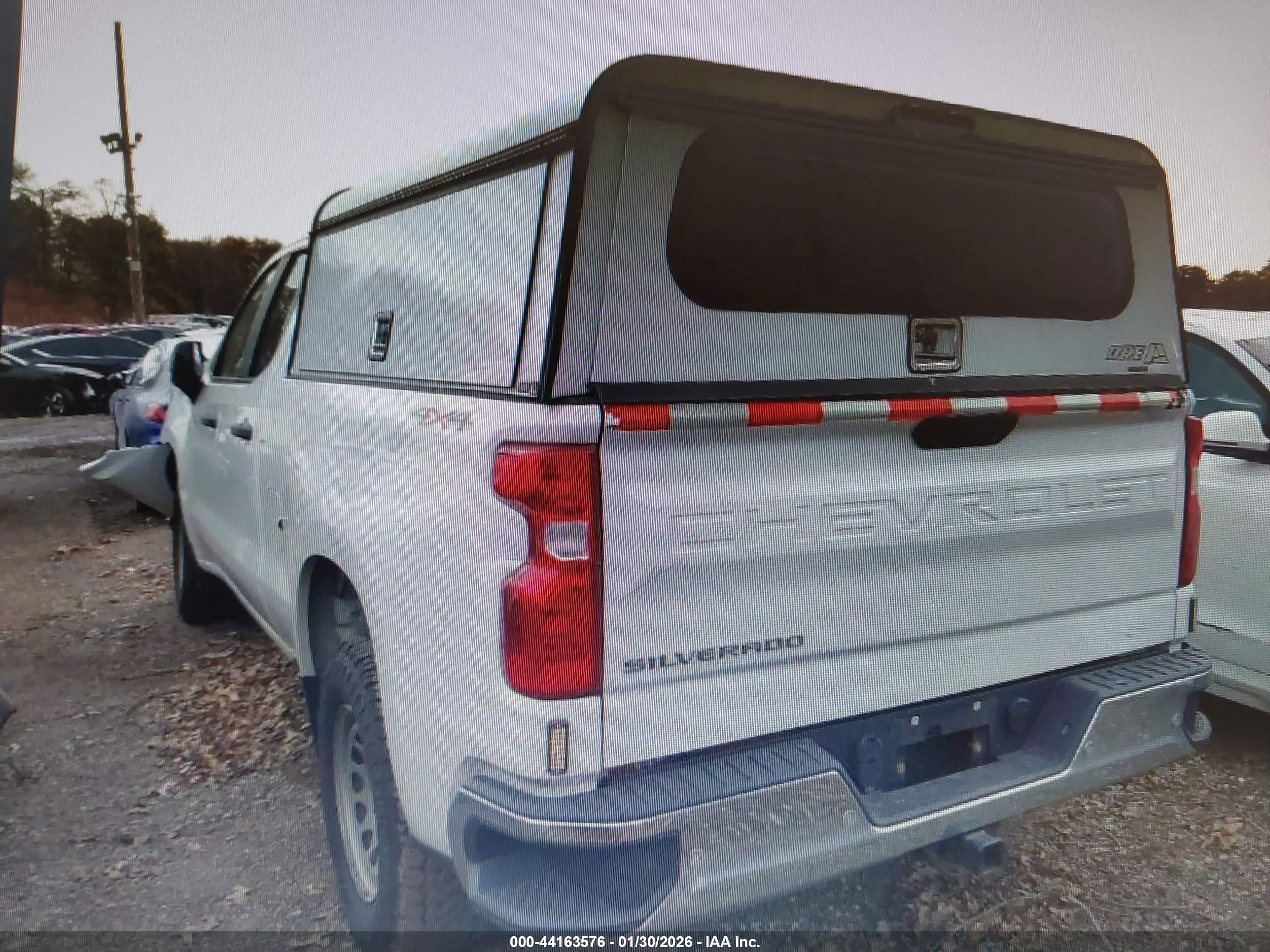 CHEVROLET SILVERADO image 3