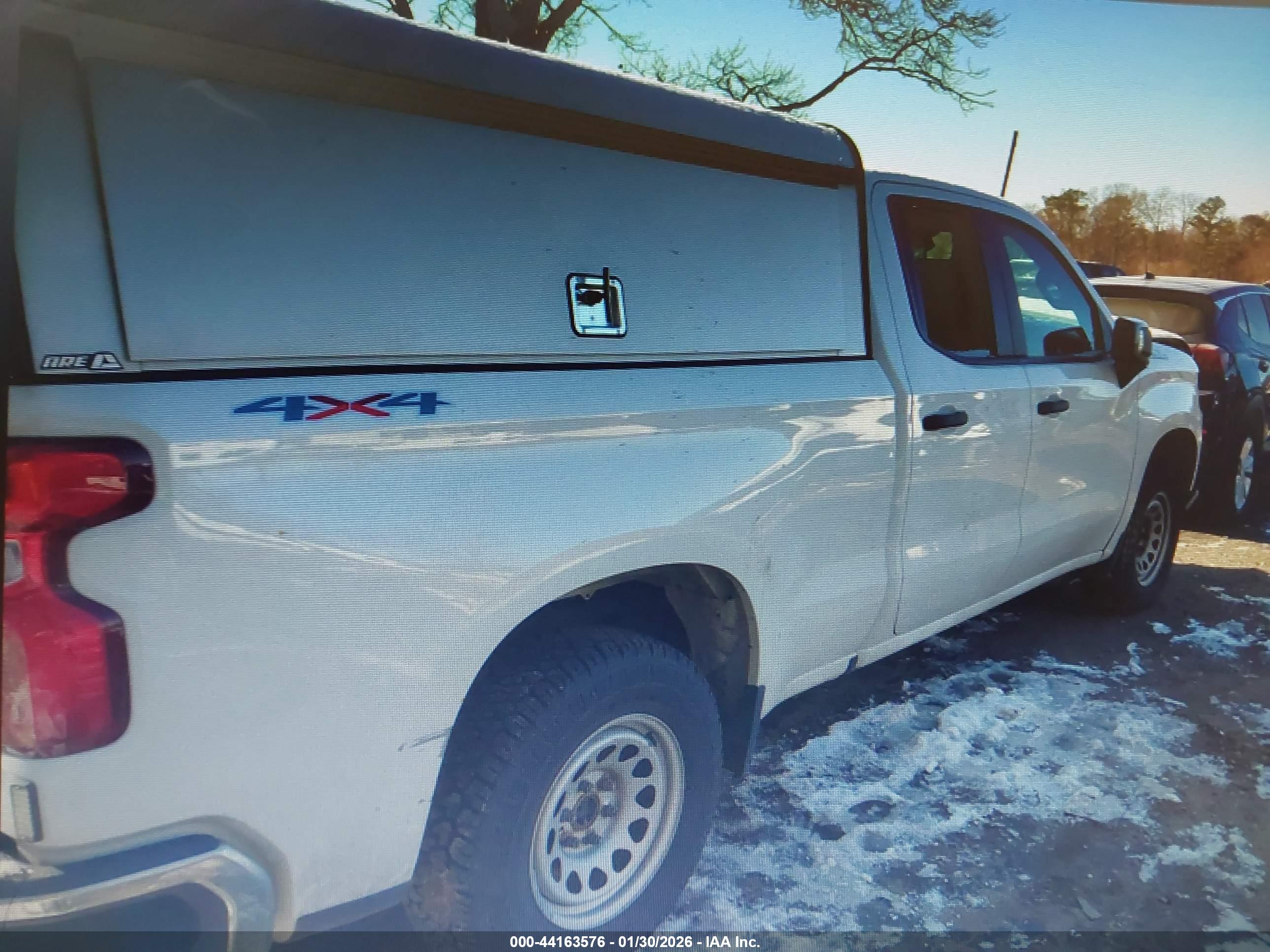 CHEVROLET SILVERADO image 4