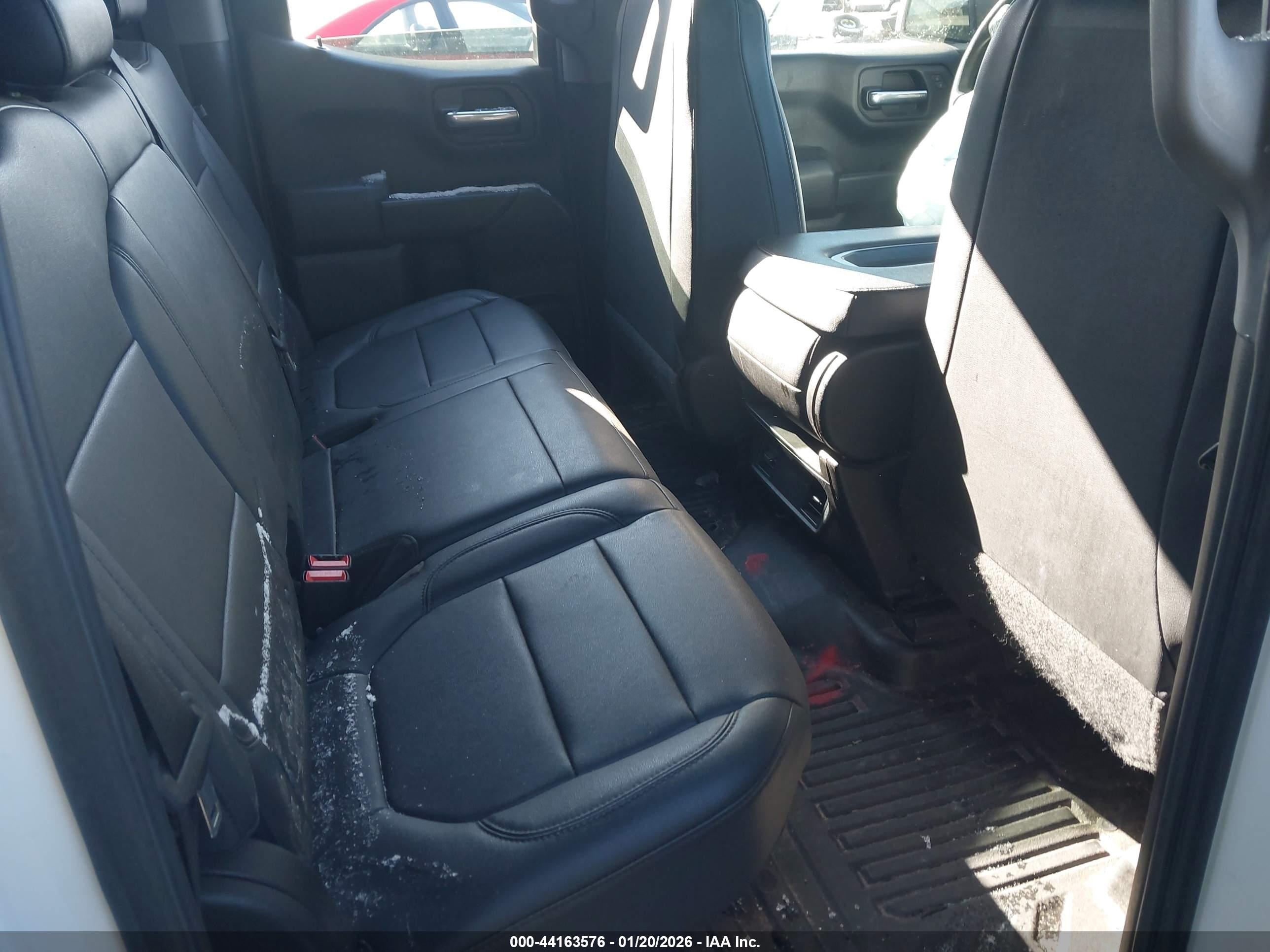CHEVROLET SILVERADO image 8