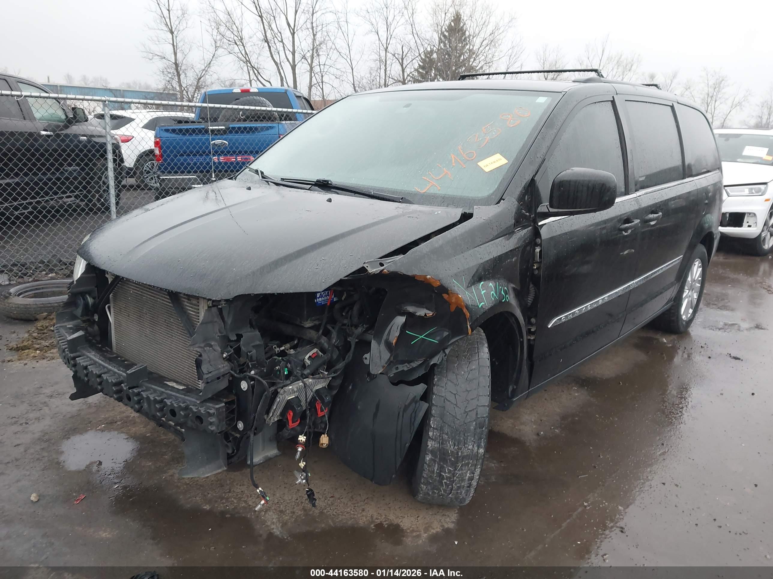 CHRYSLER TOWN image 2