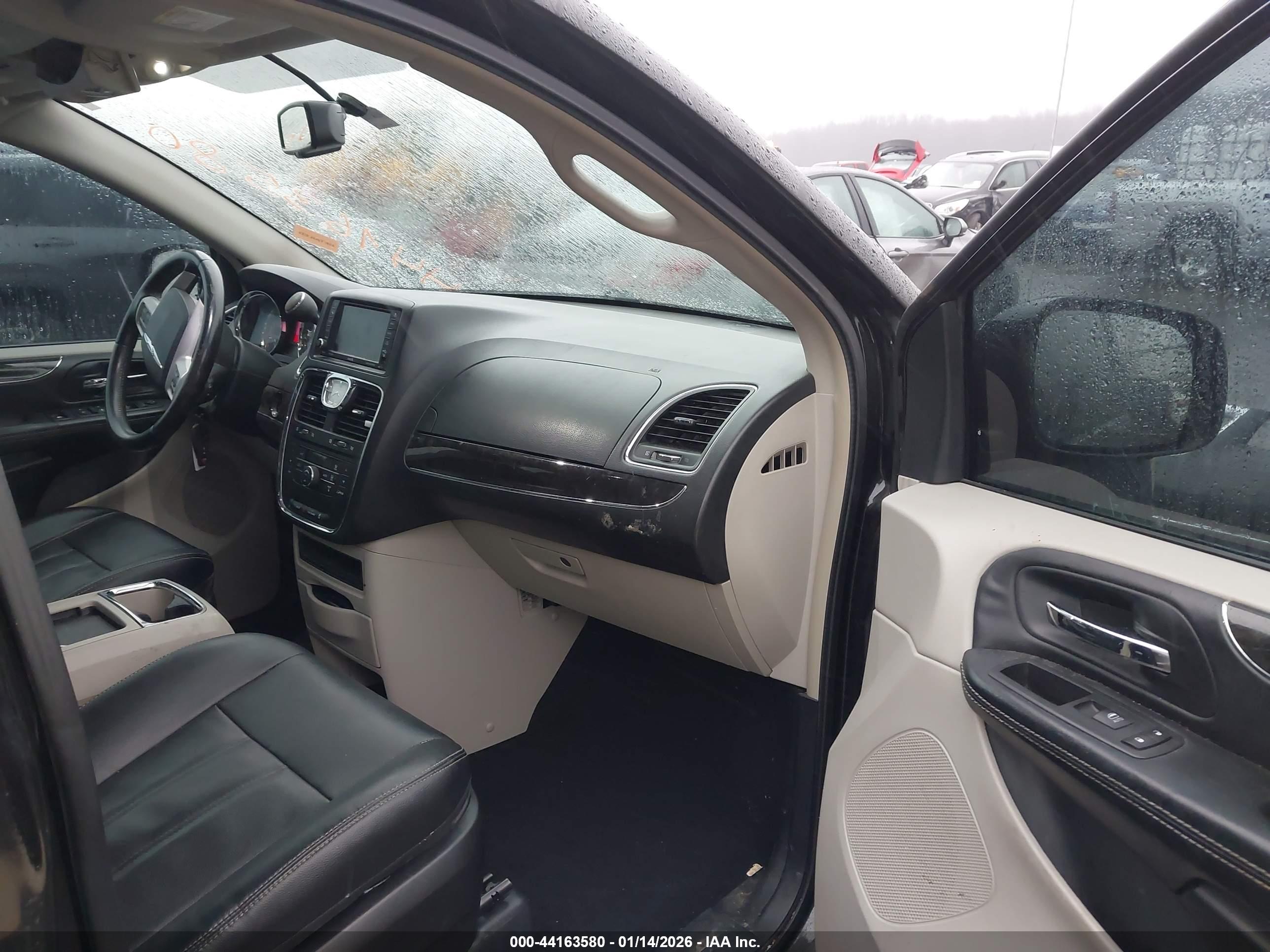 CHRYSLER TOWN image 5