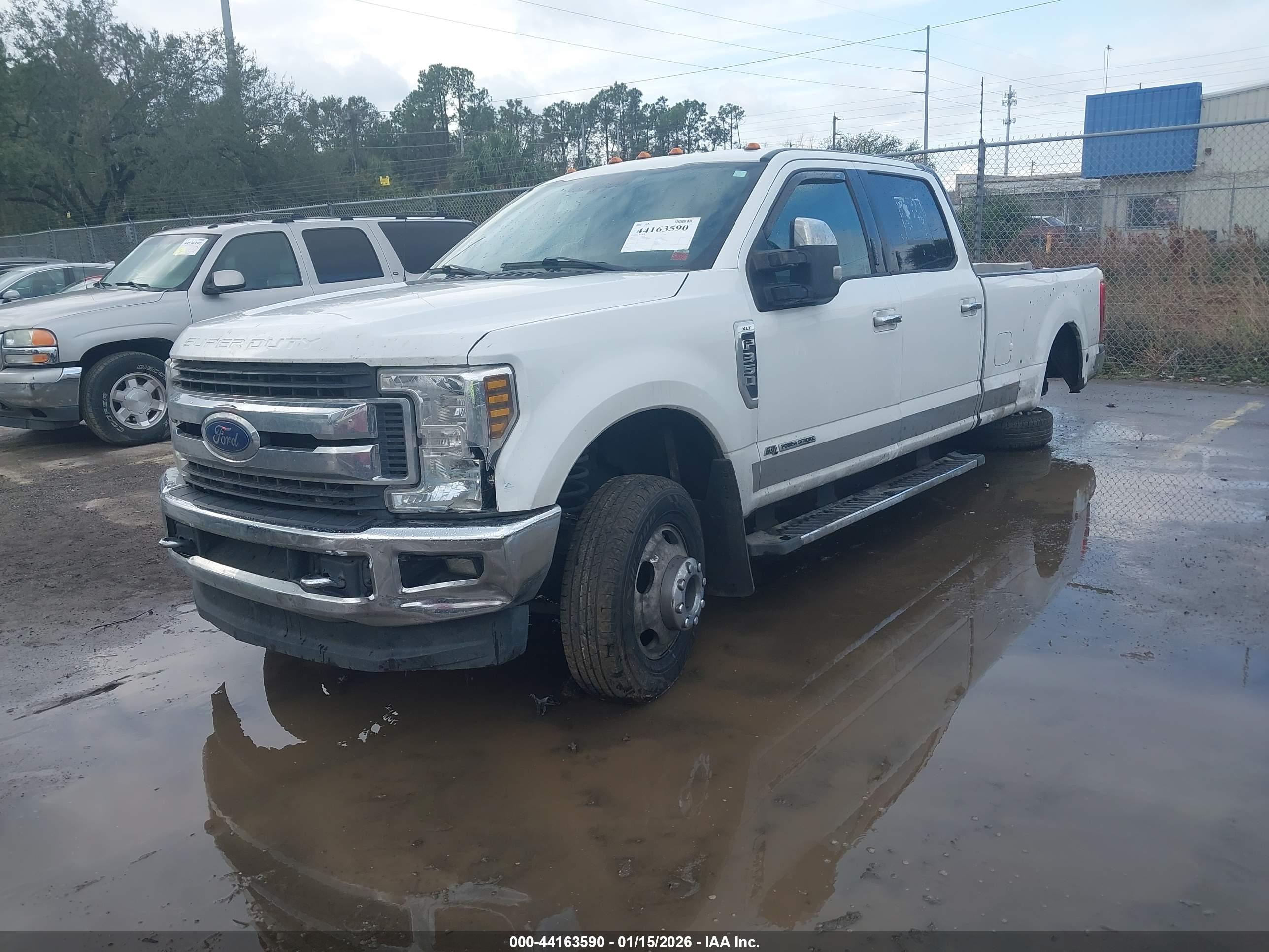 FORD F-350 image 2