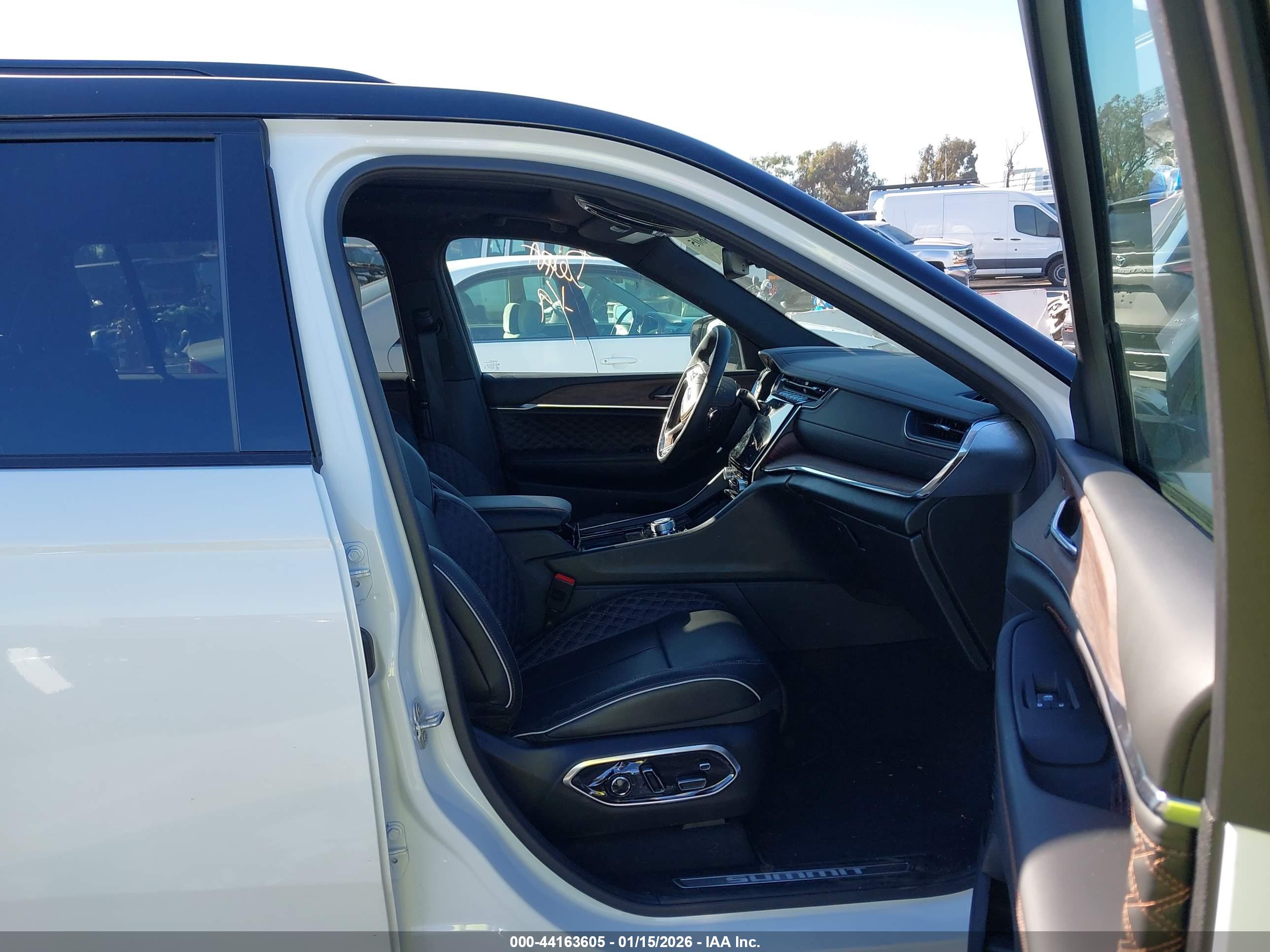 JEEP GRAND image 5