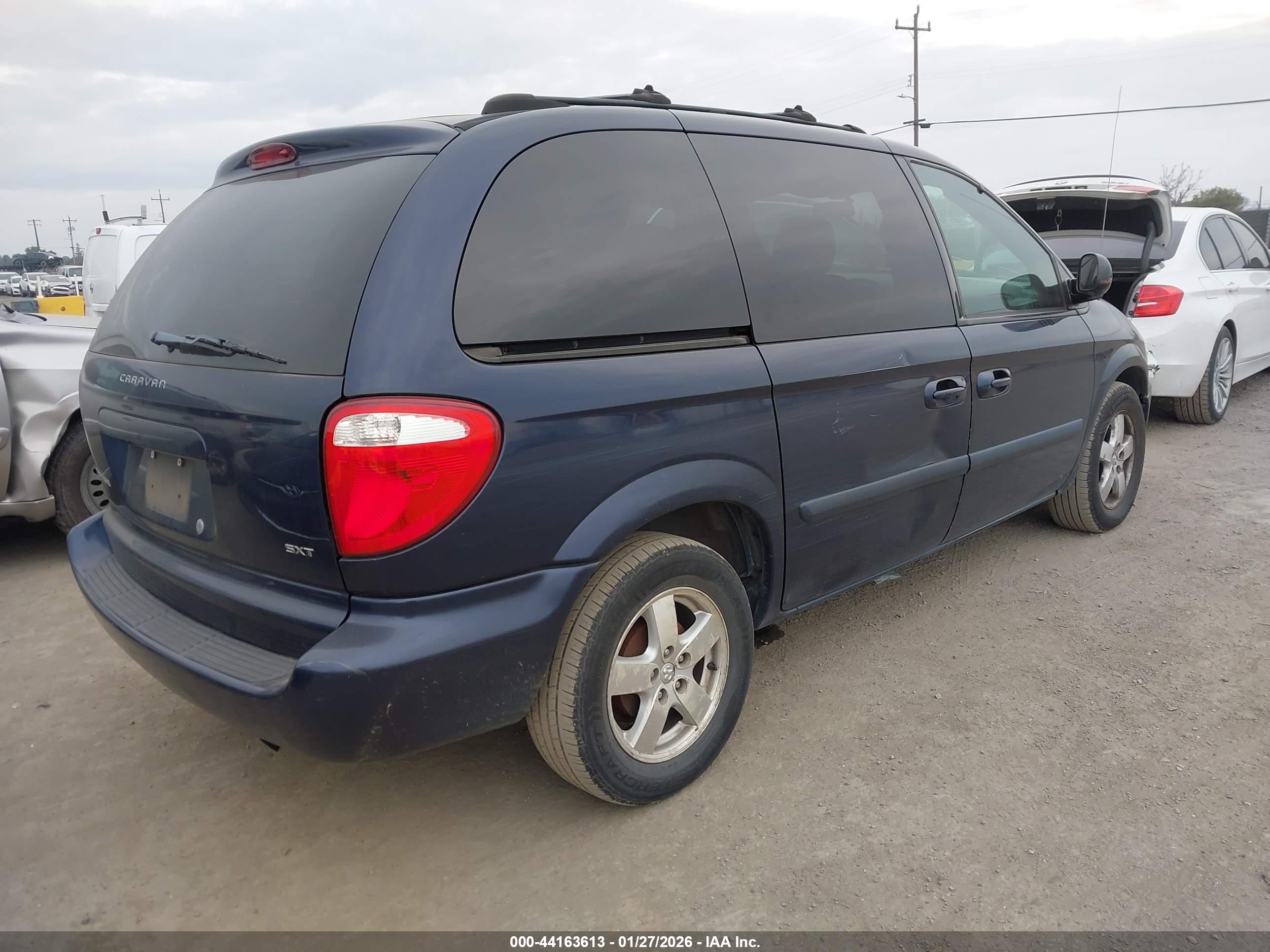 DODGE CARAVAN image 4