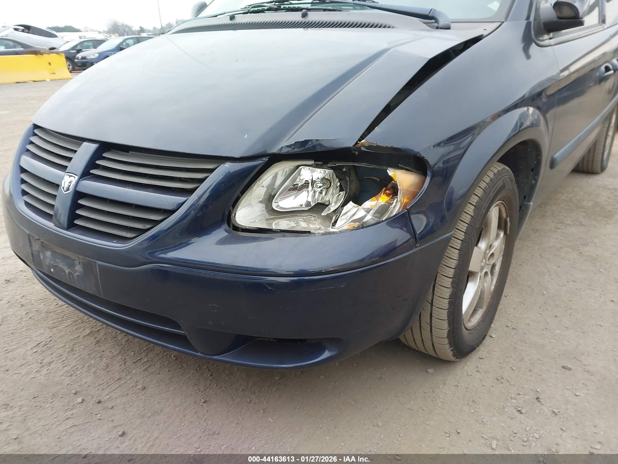 DODGE CARAVAN image 6