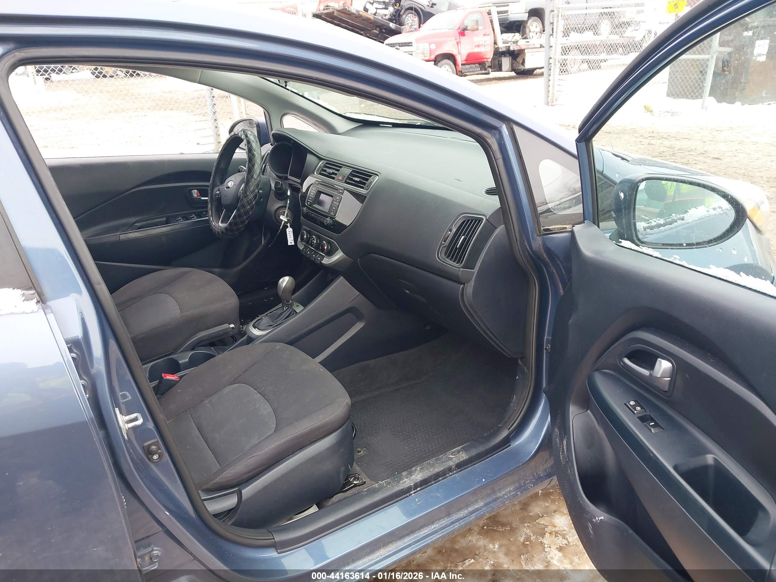 KIA RIO image 5