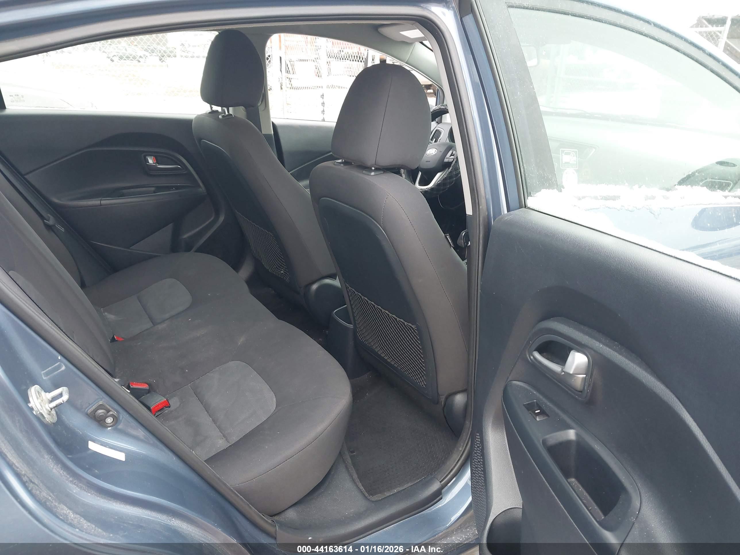 KIA RIO image 8