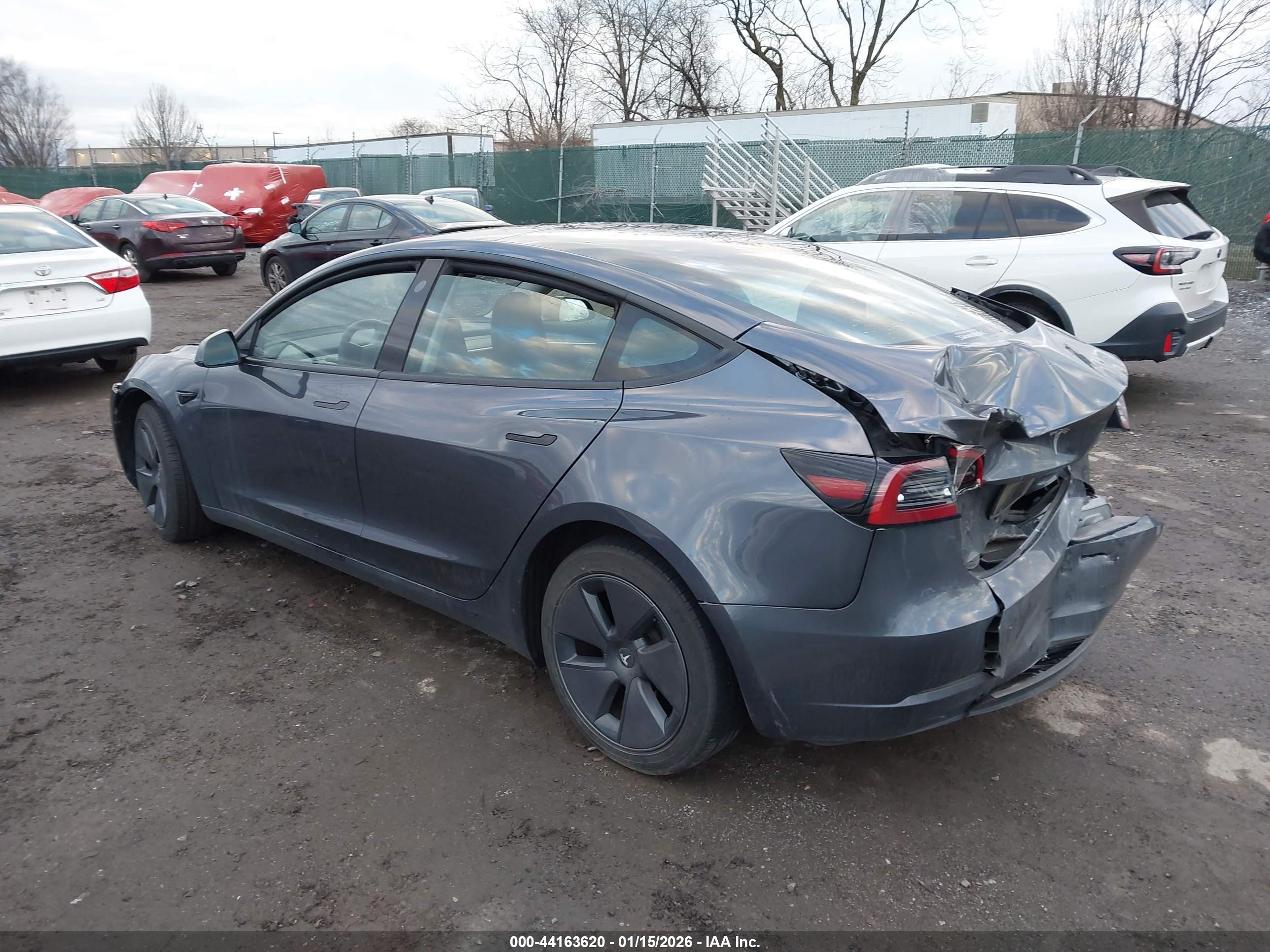 TESLA MODEL image 3