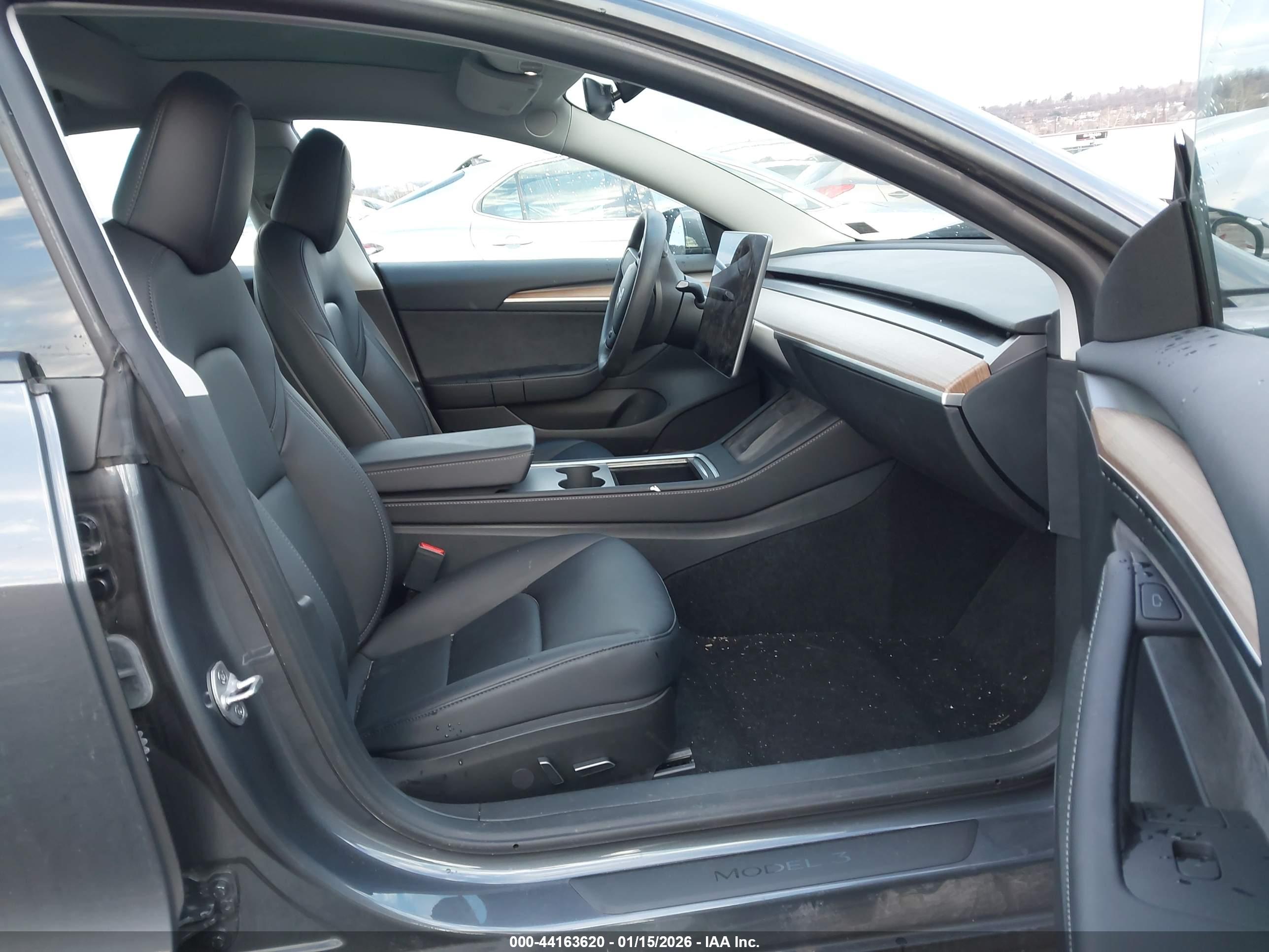 TESLA MODEL image 5