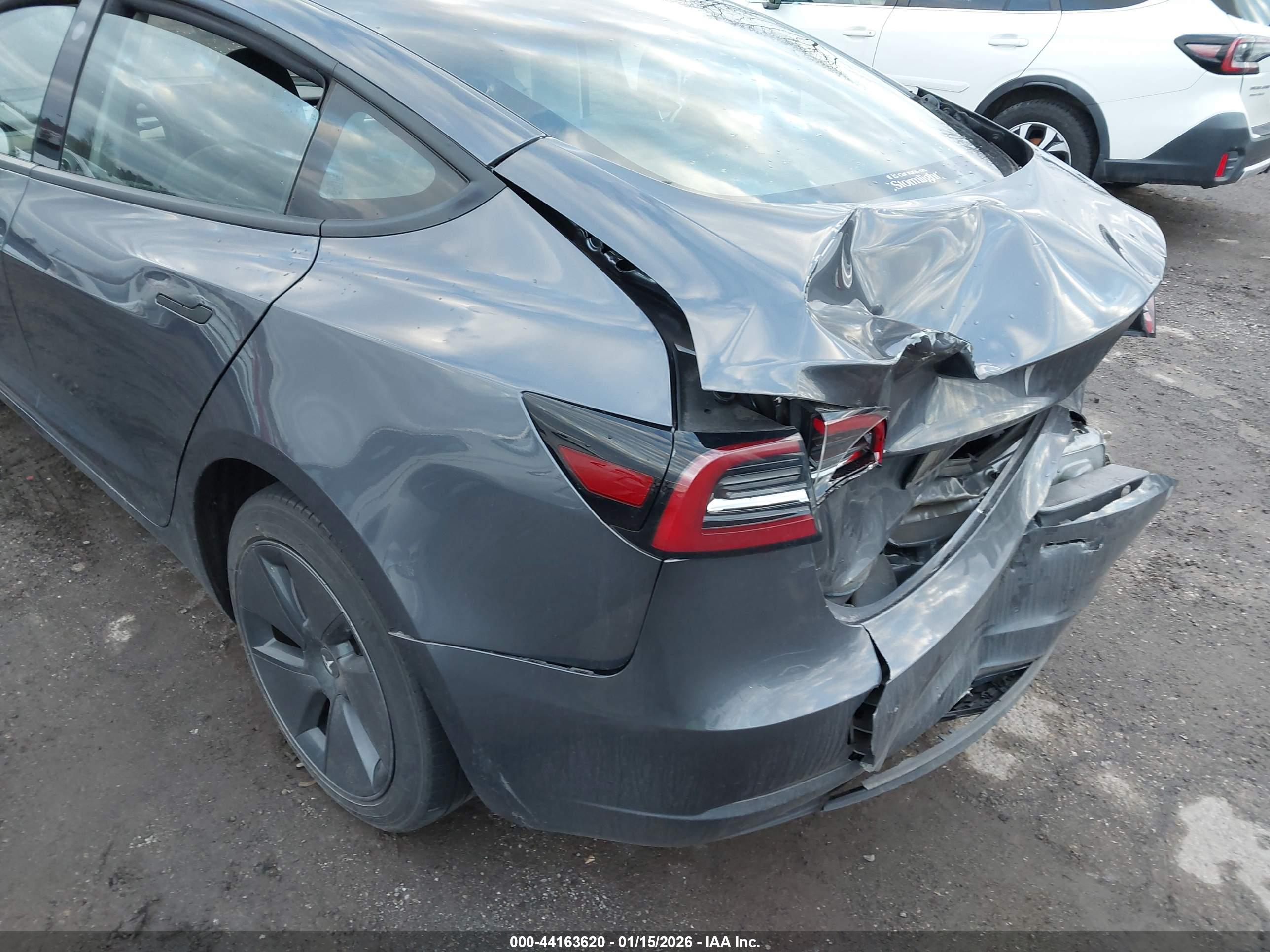 TESLA MODEL image 6