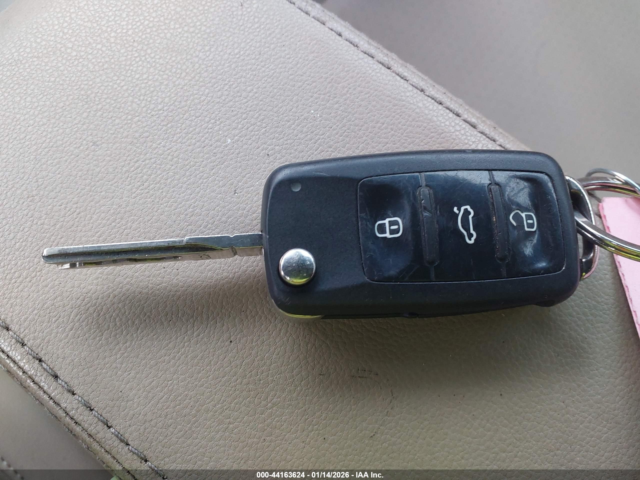 VOLKSWAGEN BEETLE image 11