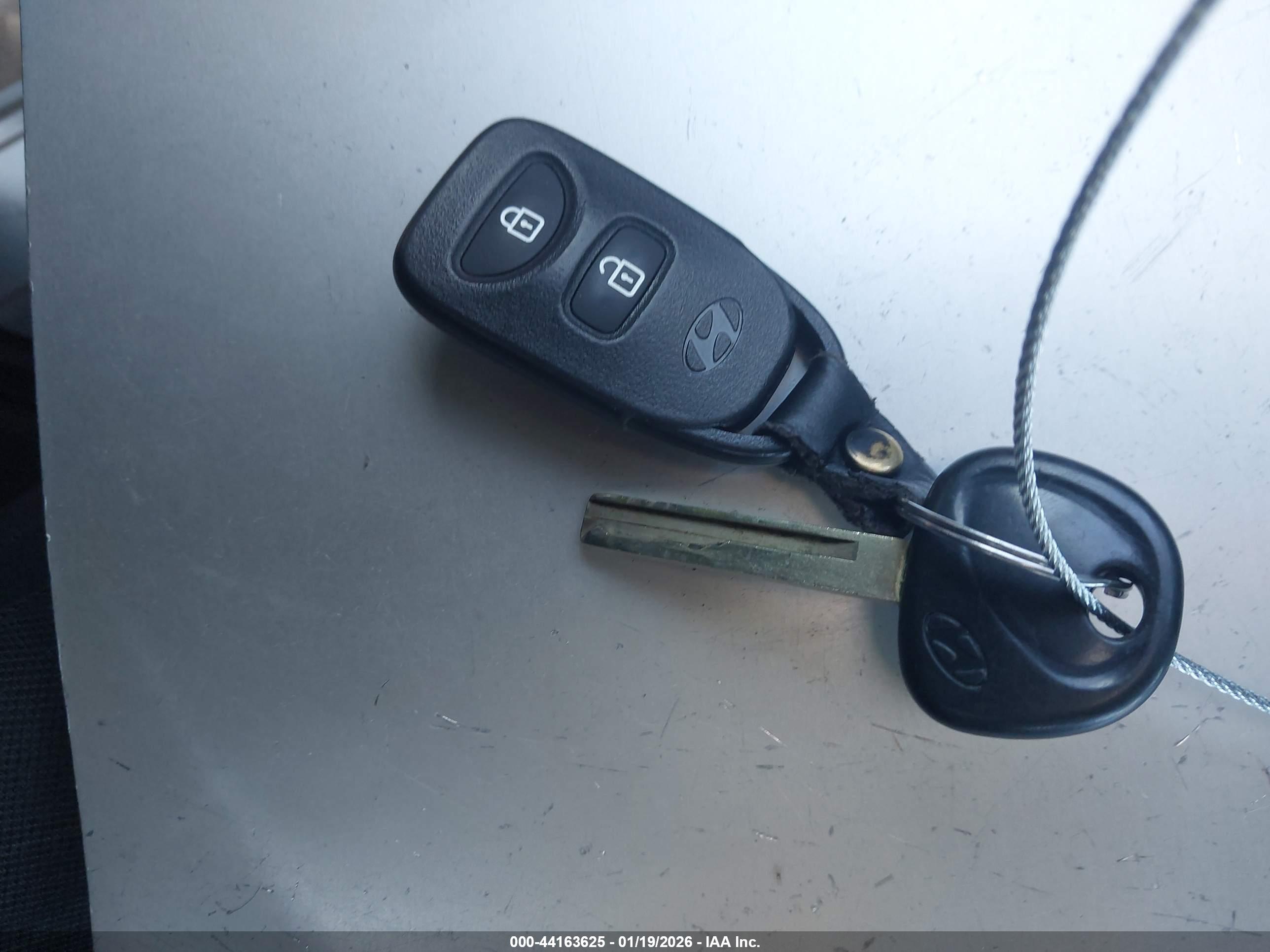 HYUNDAI ACCENT image 11
