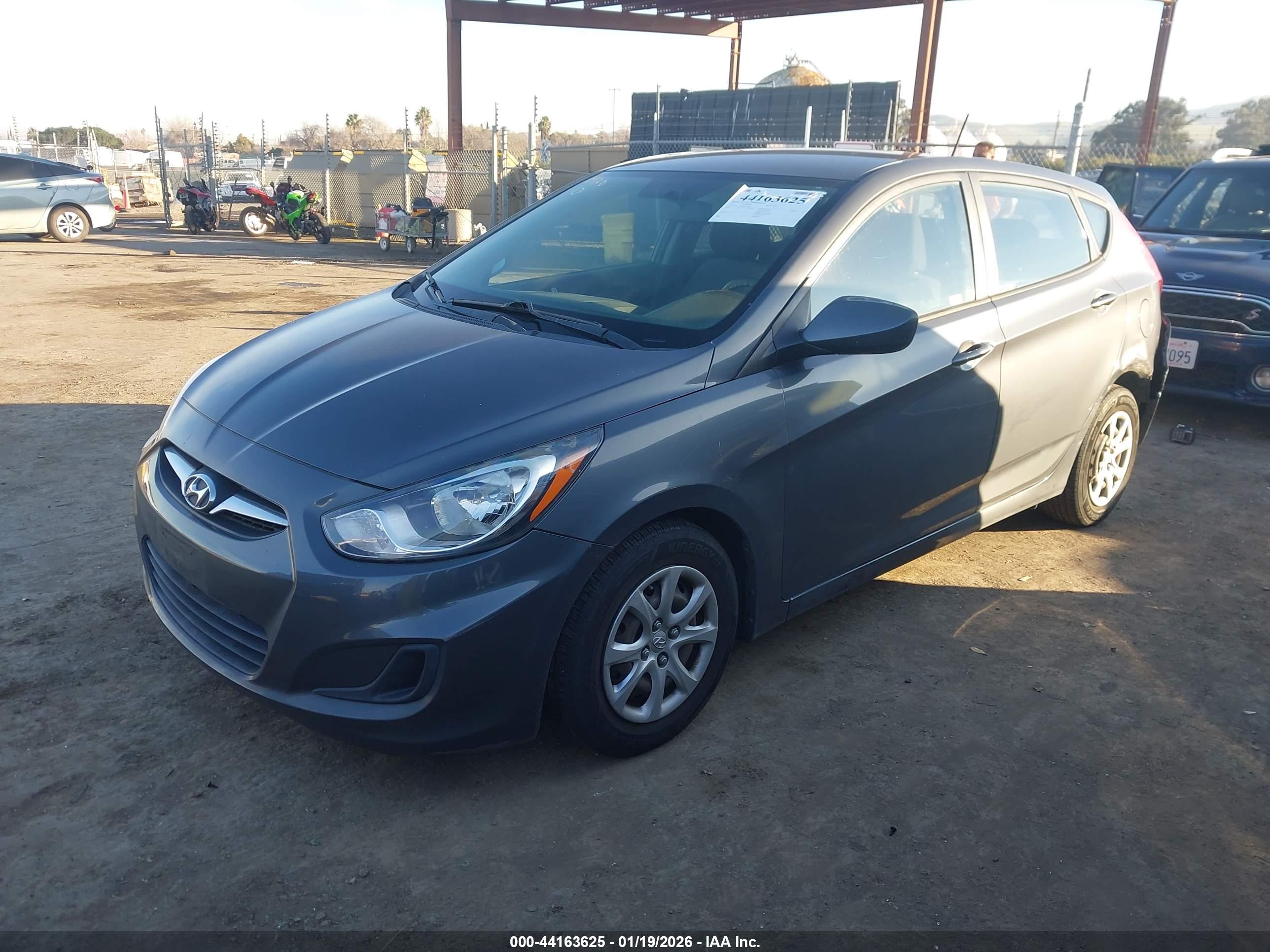 HYUNDAI ACCENT image 2
