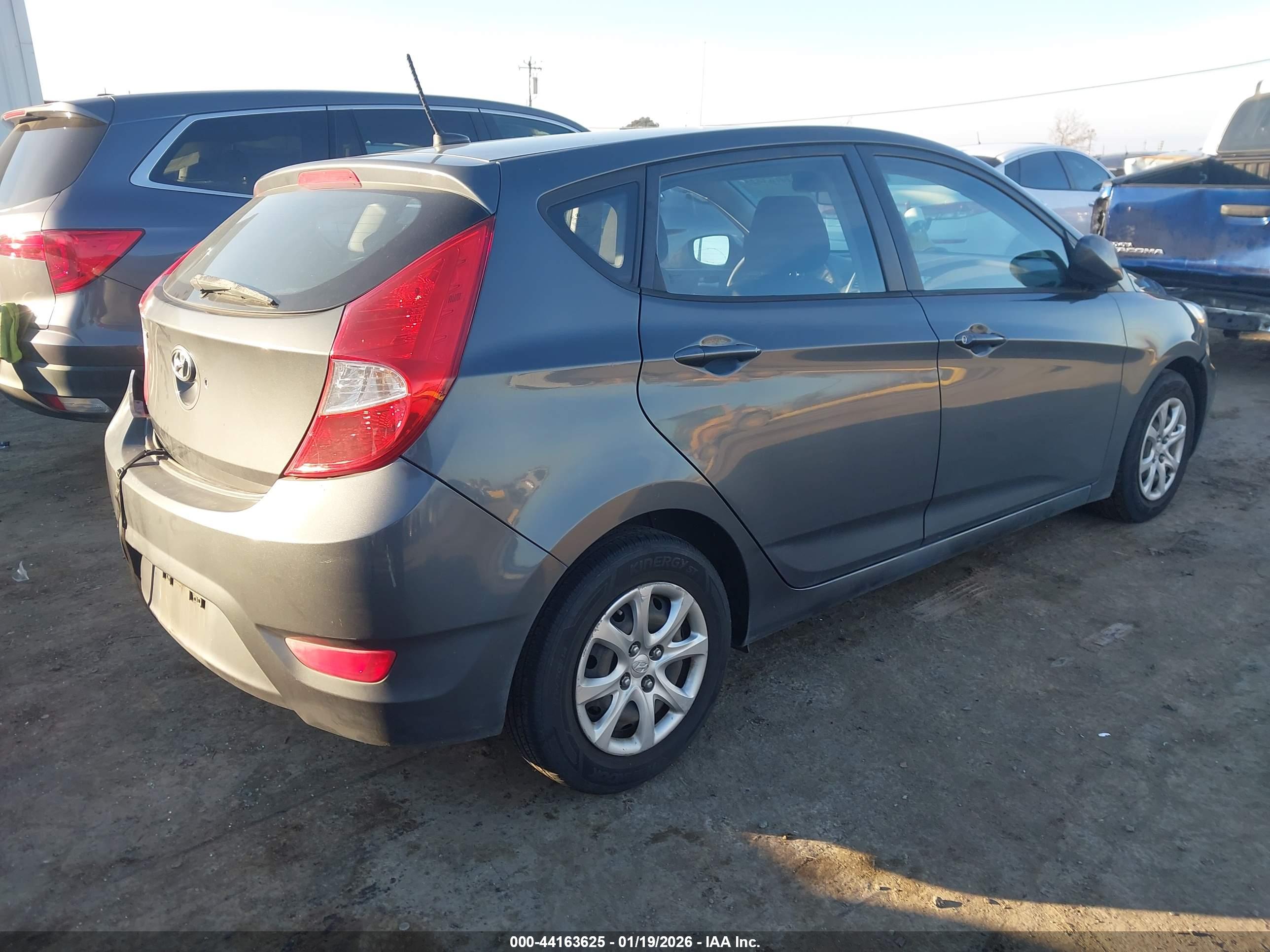 HYUNDAI ACCENT image 4