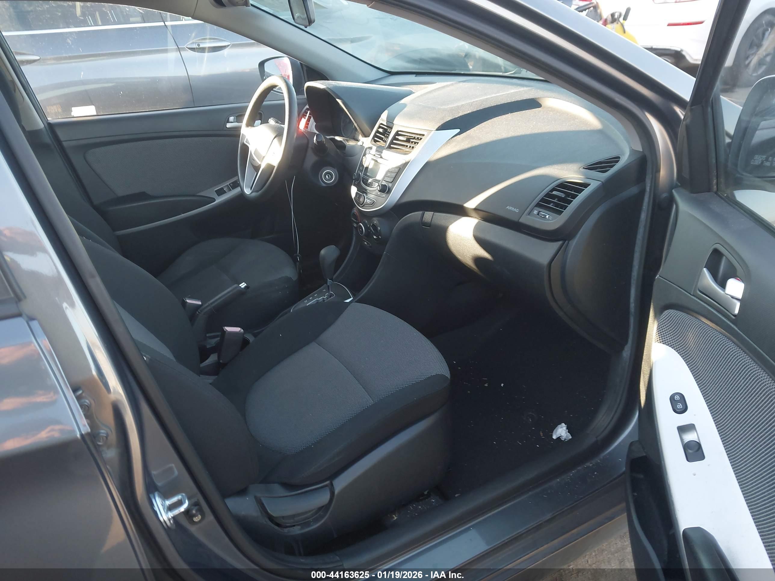 HYUNDAI ACCENT image 5
