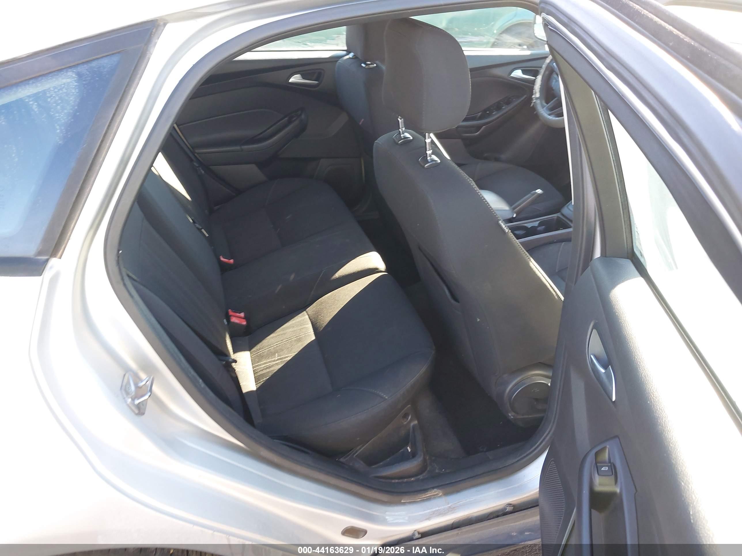 FORD FOCUS image 8