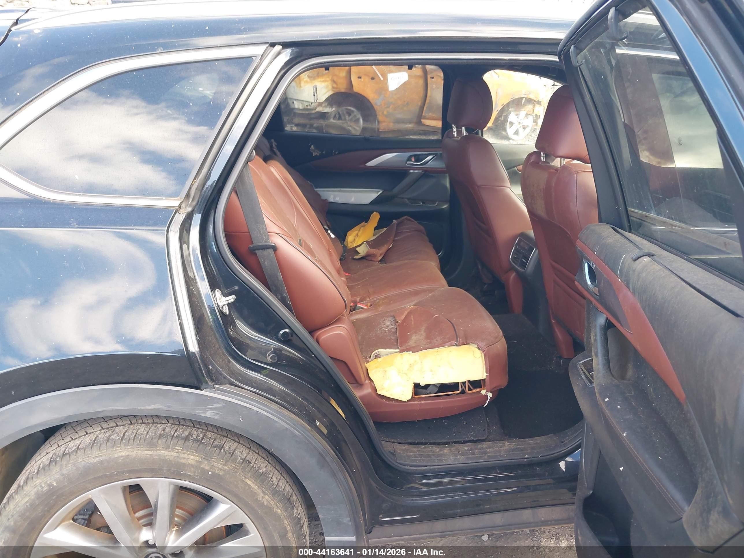 MAZDA CX-9 image 8