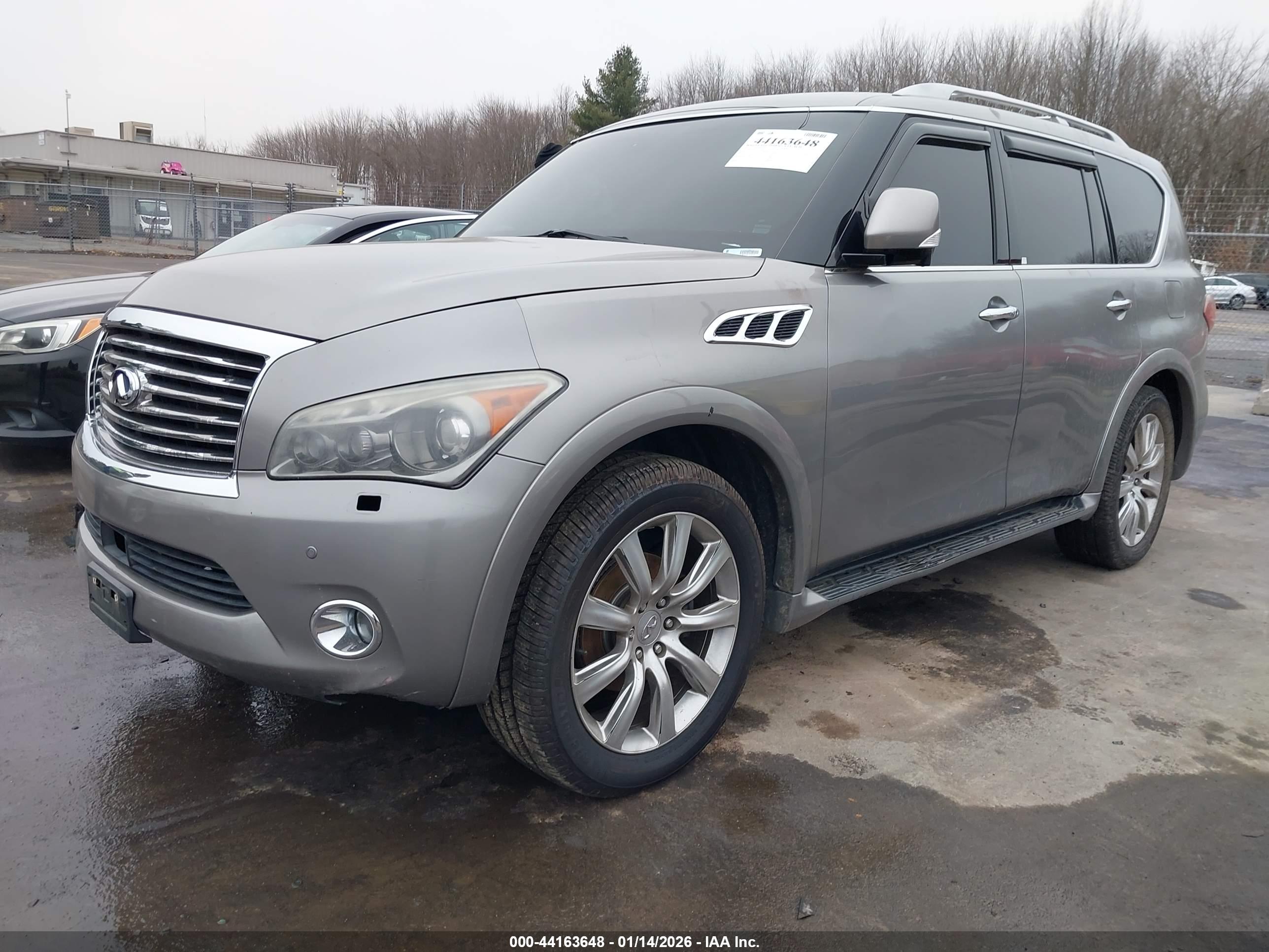 INFINITI QX56 image 2