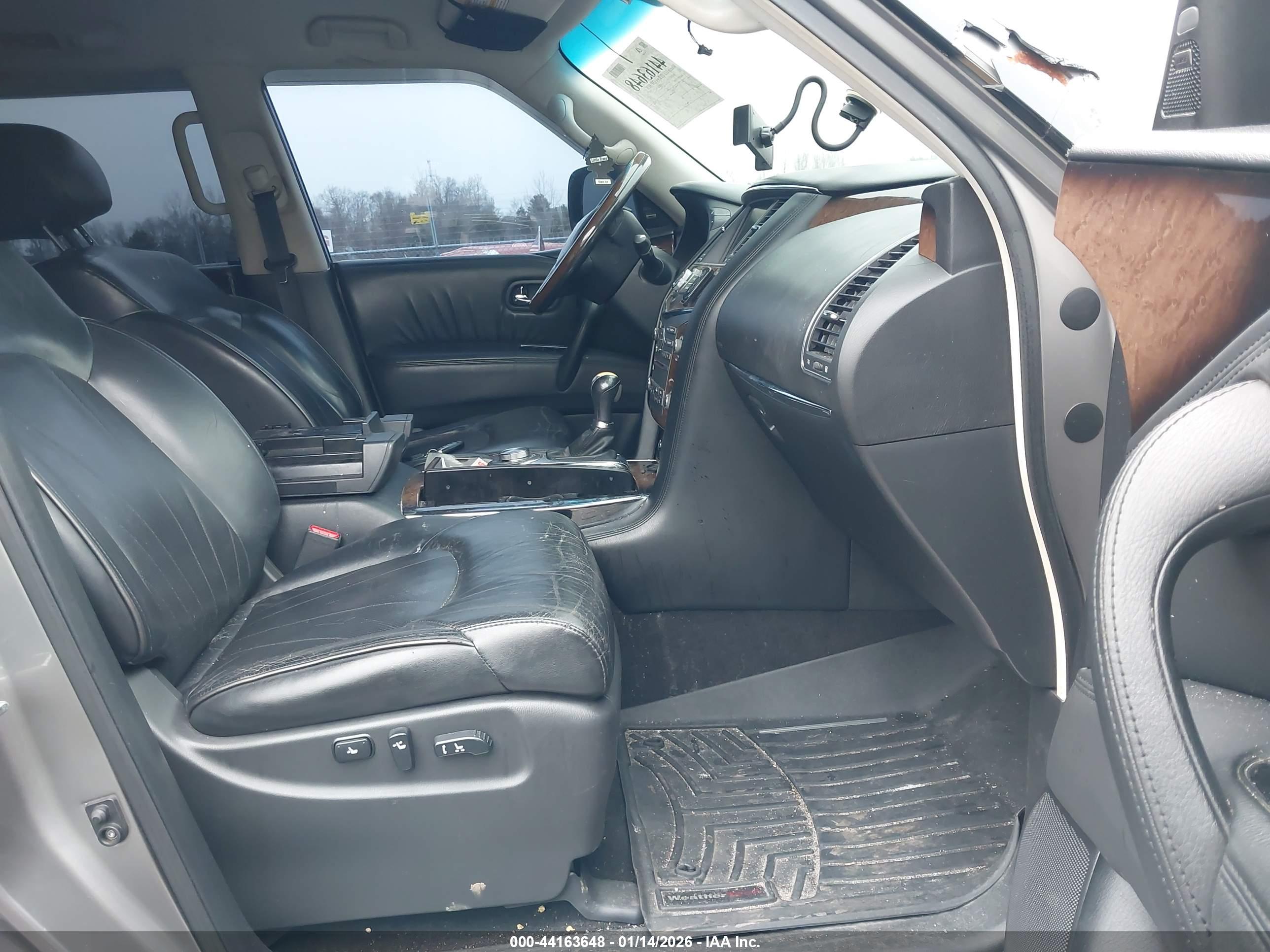 INFINITI QX56 image 5