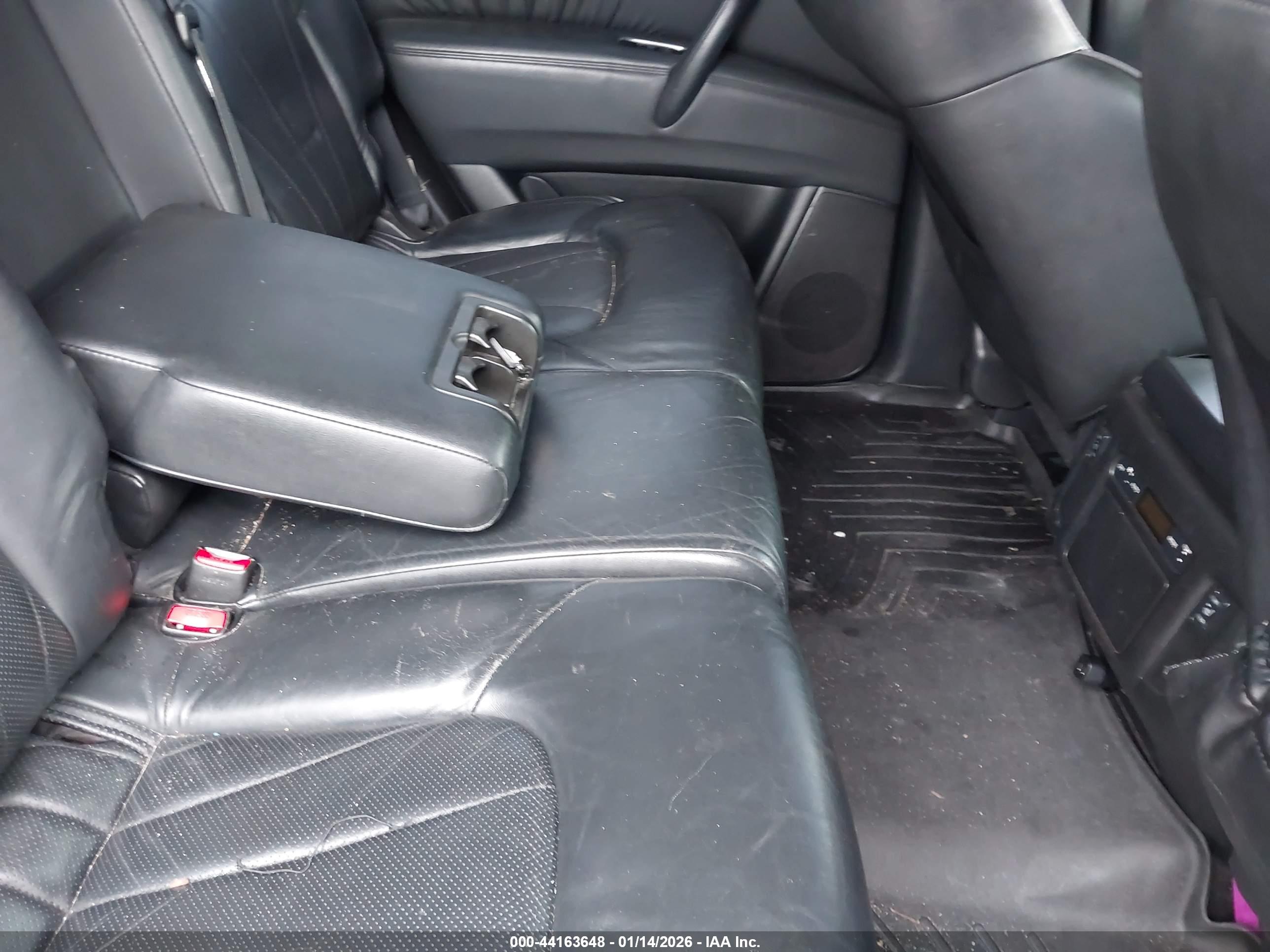INFINITI QX56 image 8