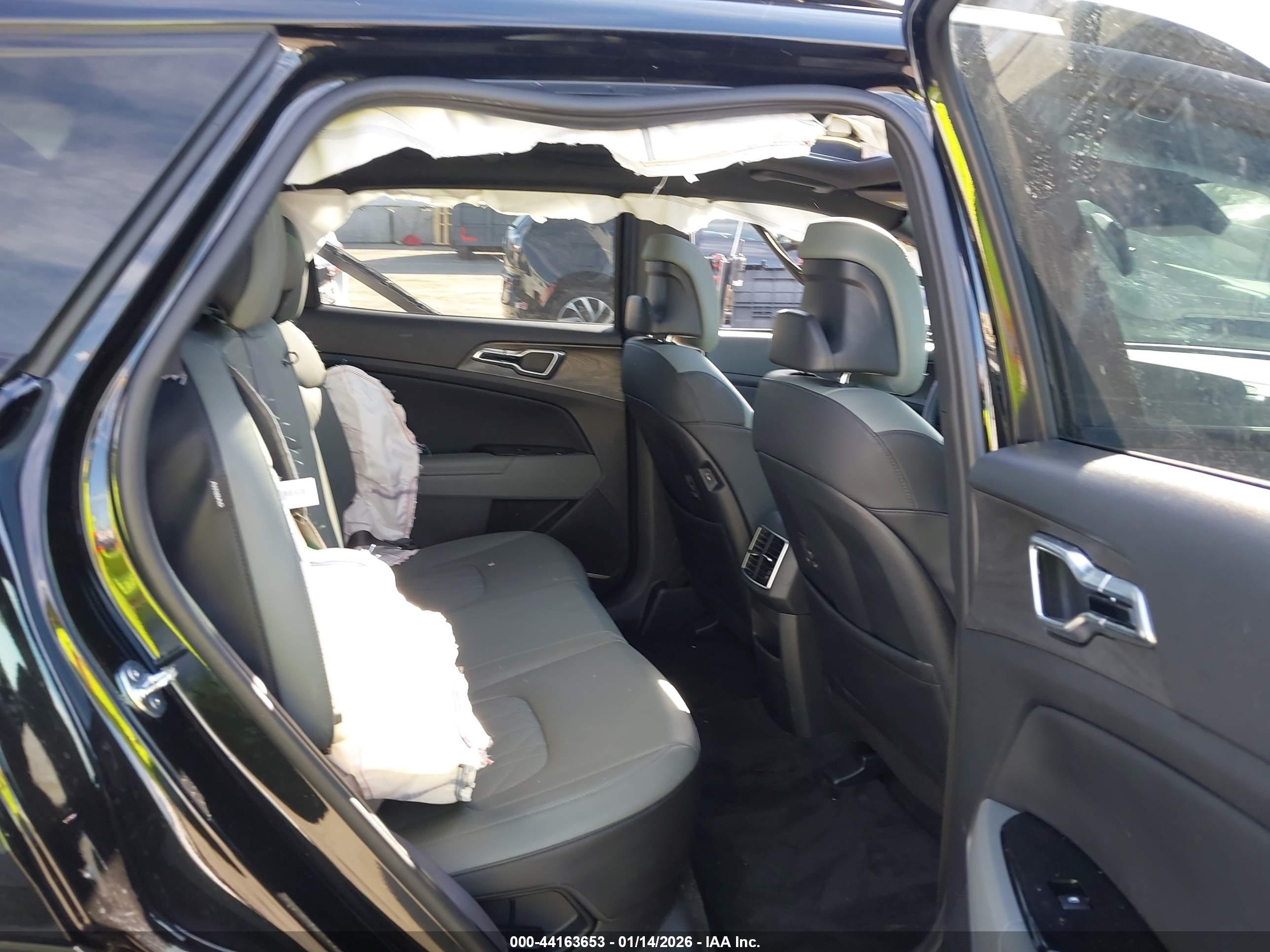 KIA SPORTAGE image 8