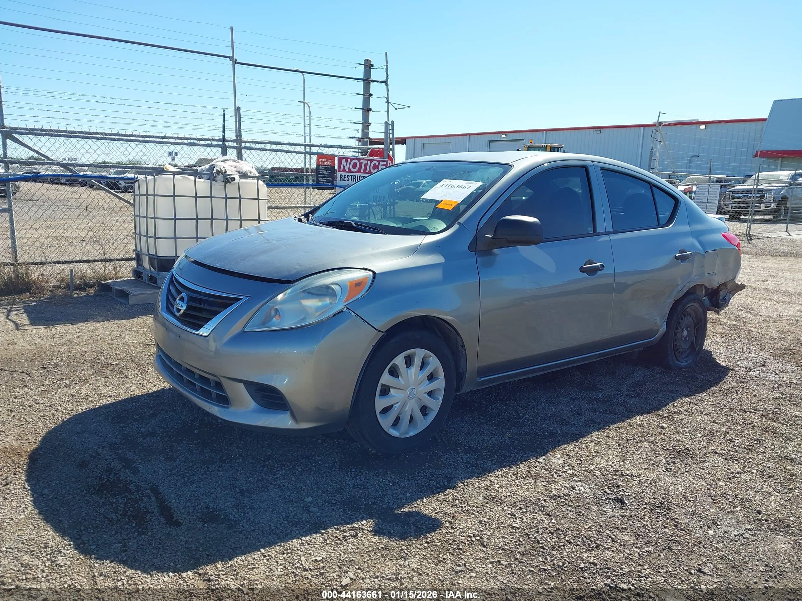 NISSAN VERSA image 2