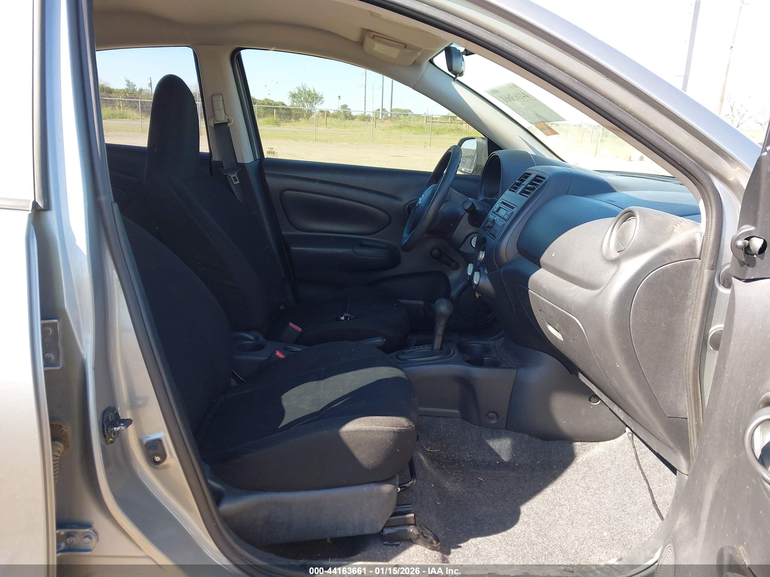 NISSAN VERSA image 5