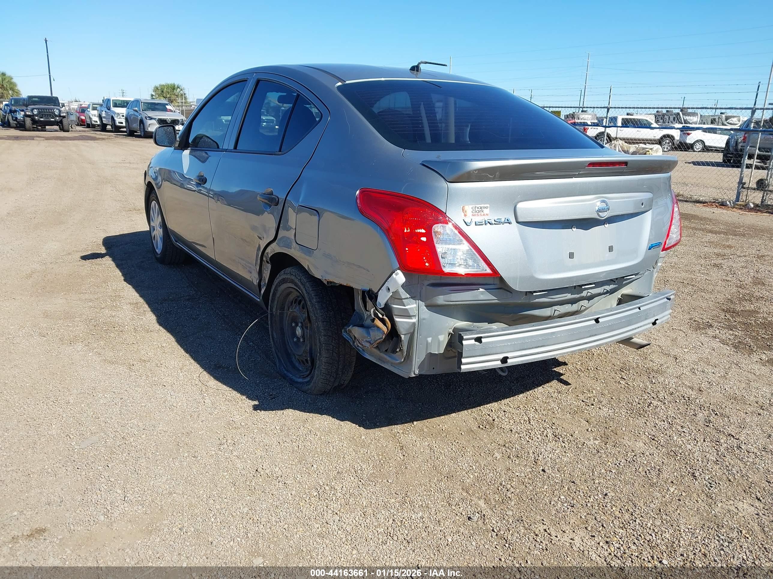 NISSAN VERSA image 6