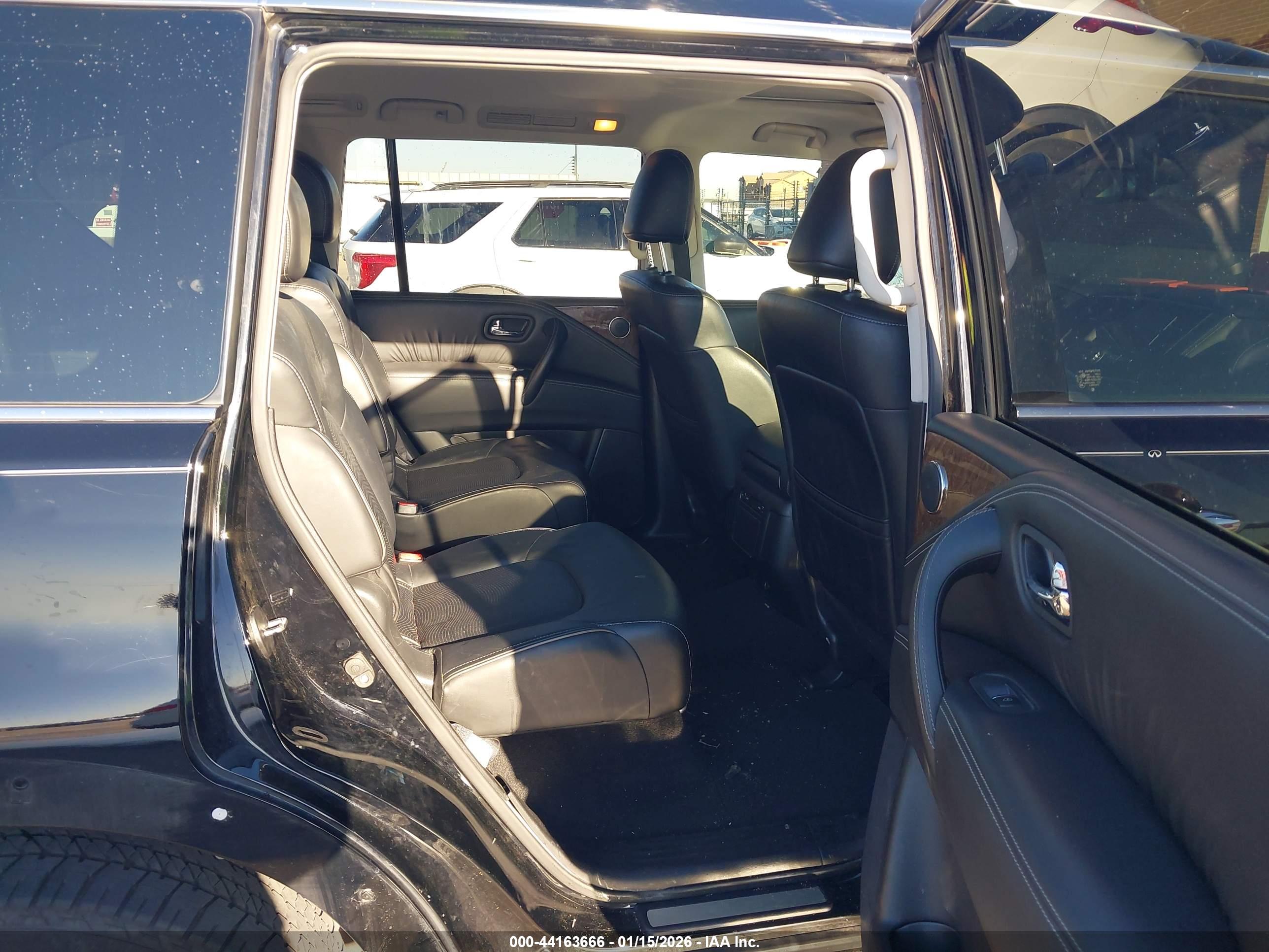 INFINITI QX80 image 8