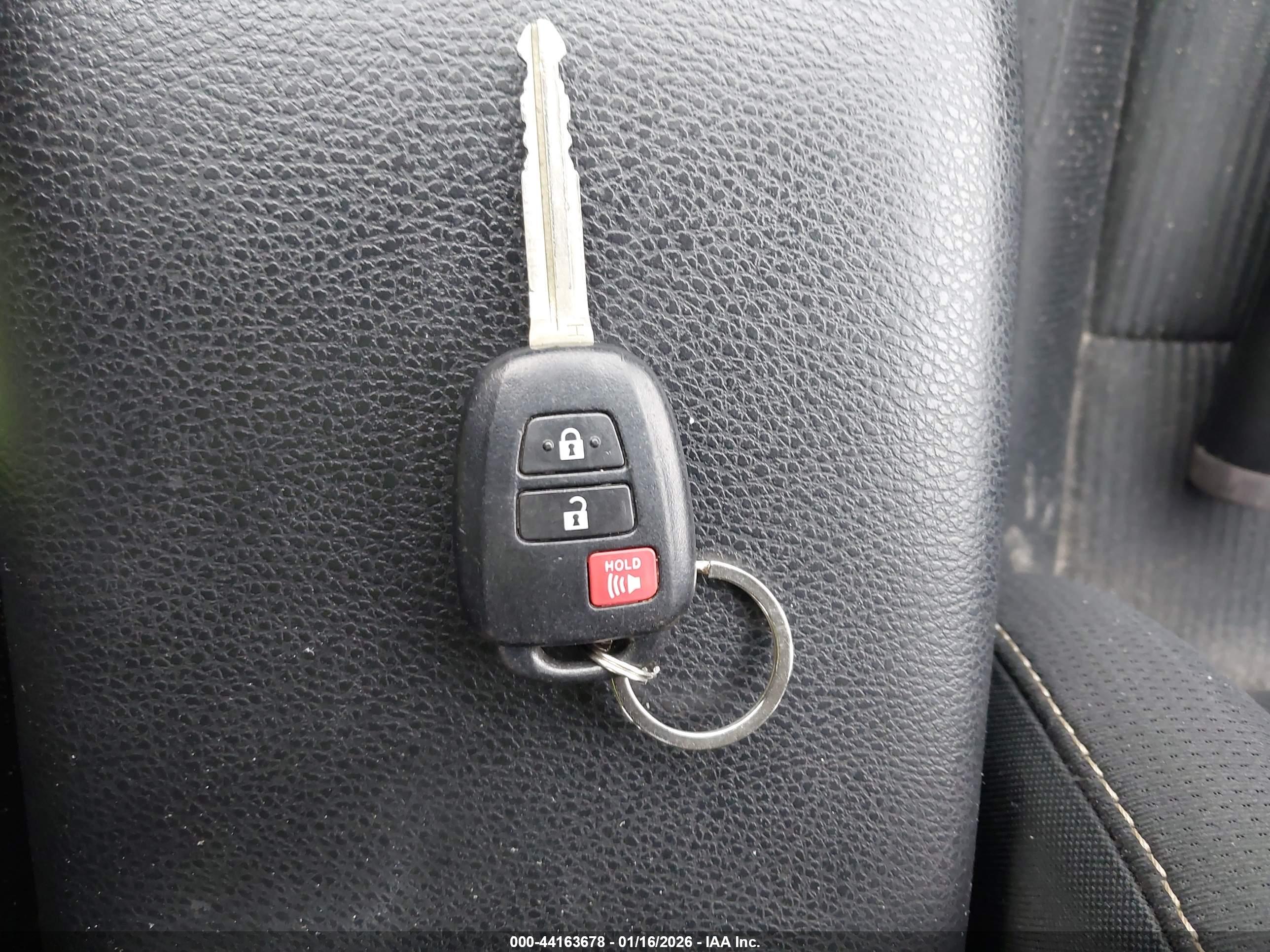 TOYOTA RAV4 image 11