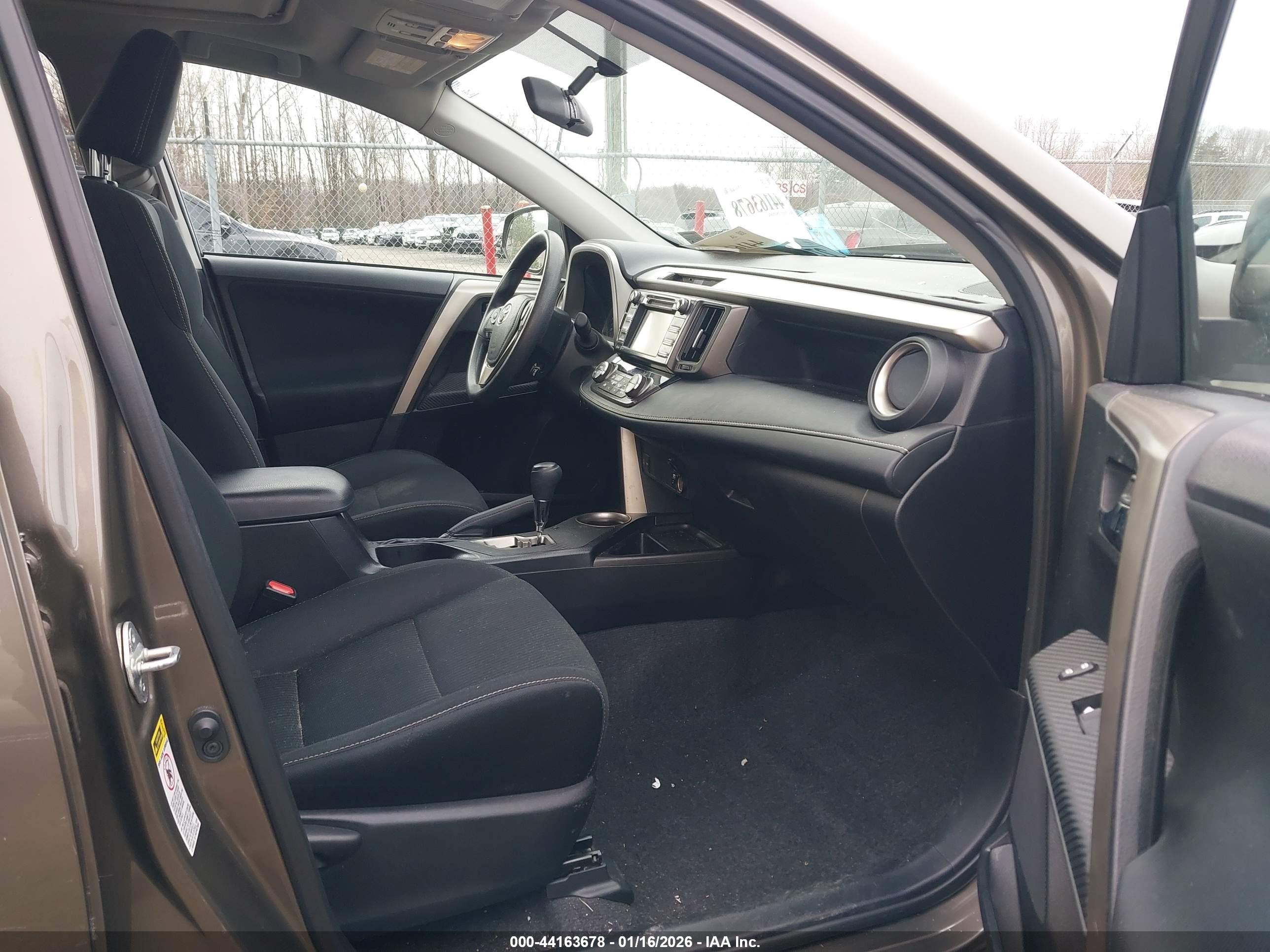 TOYOTA RAV4 image 5