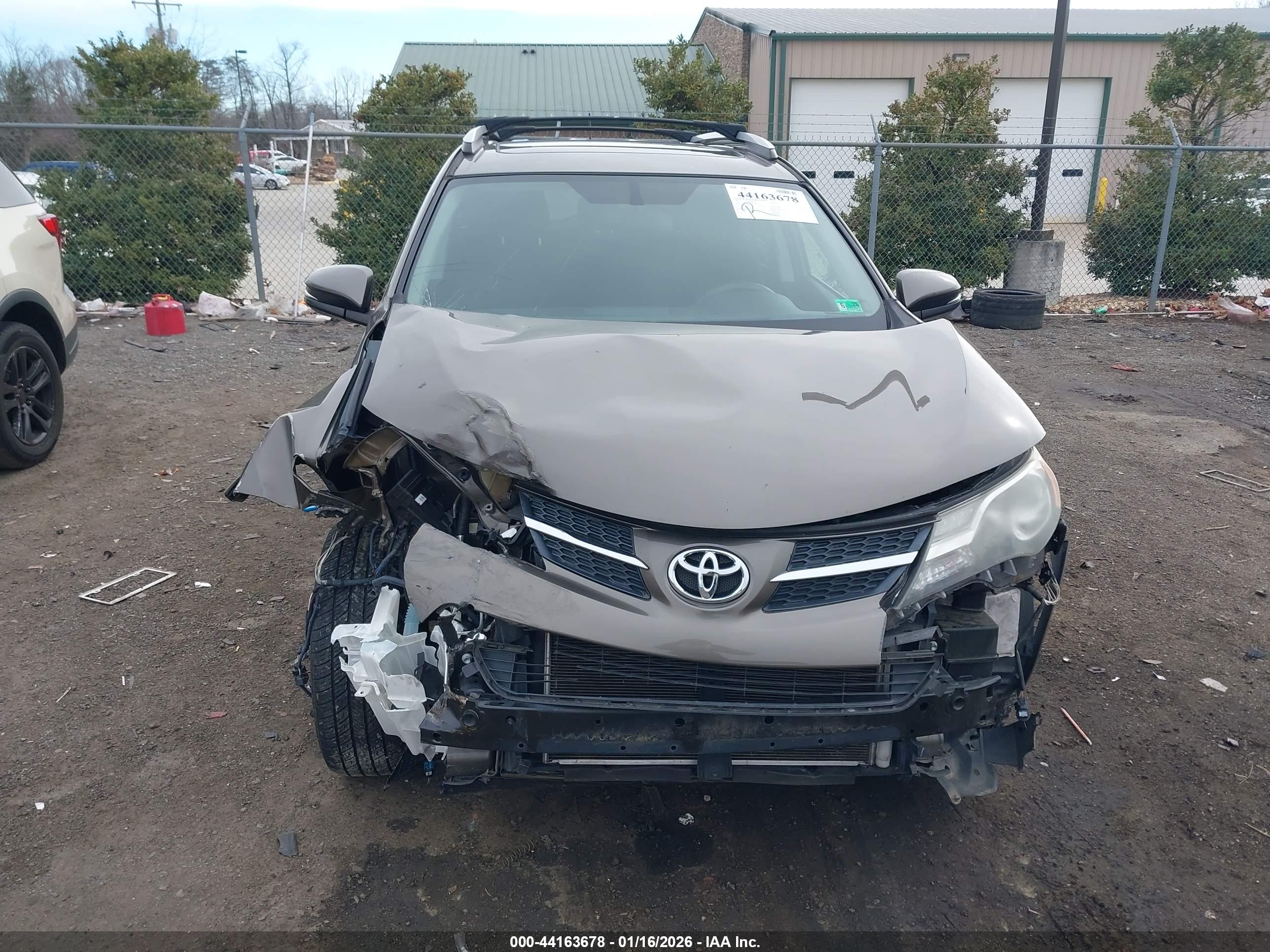 TOYOTA RAV4 image 6