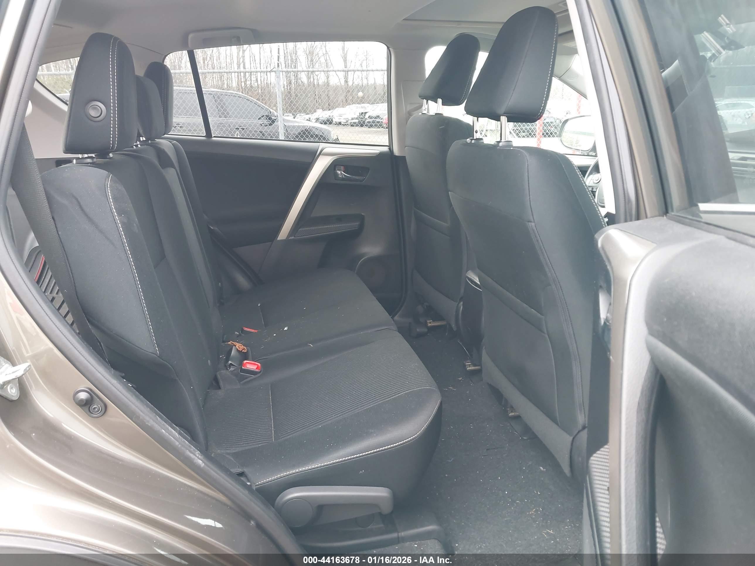 TOYOTA RAV4 image 8