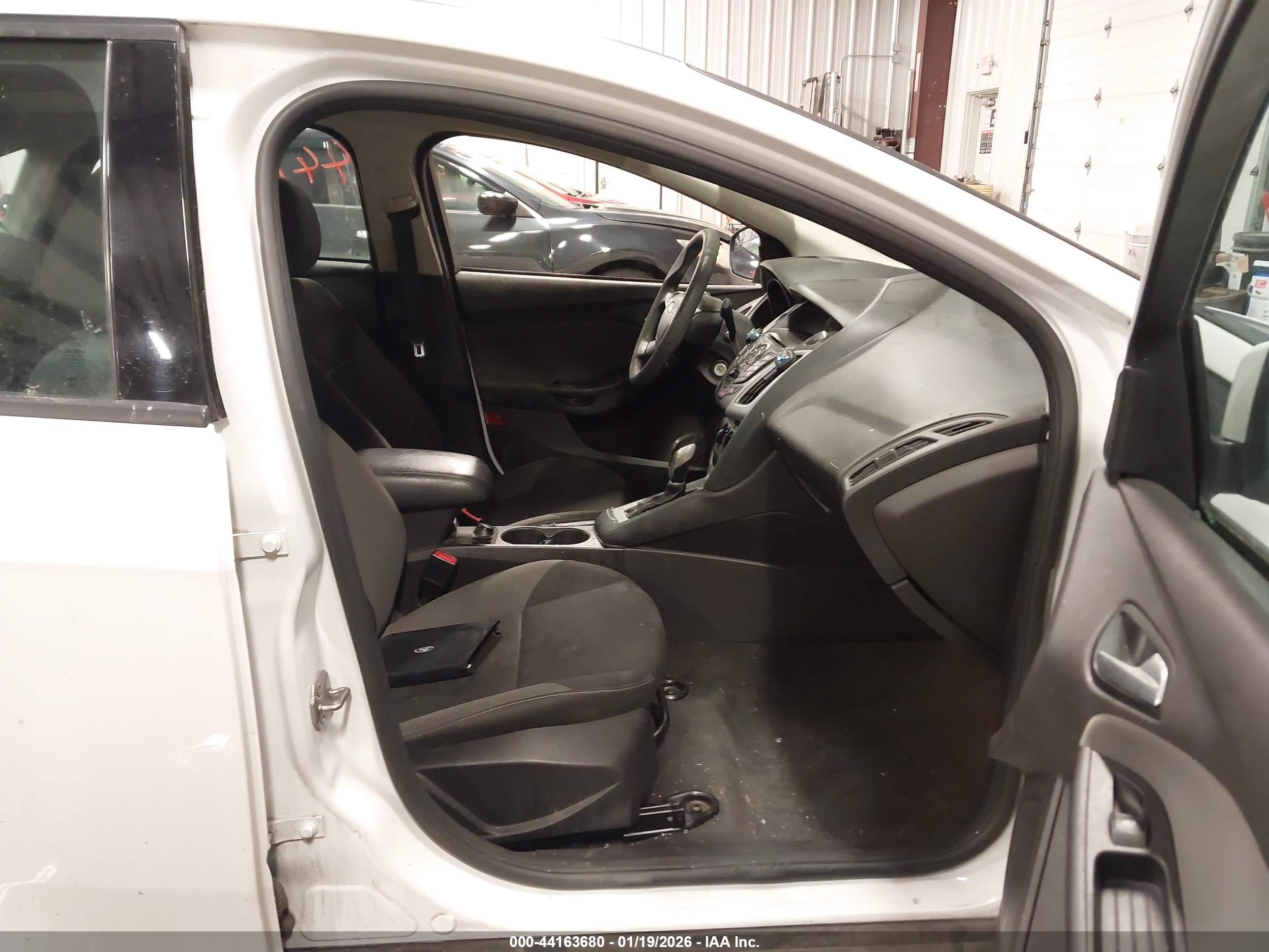 FORD FOCUS image 5