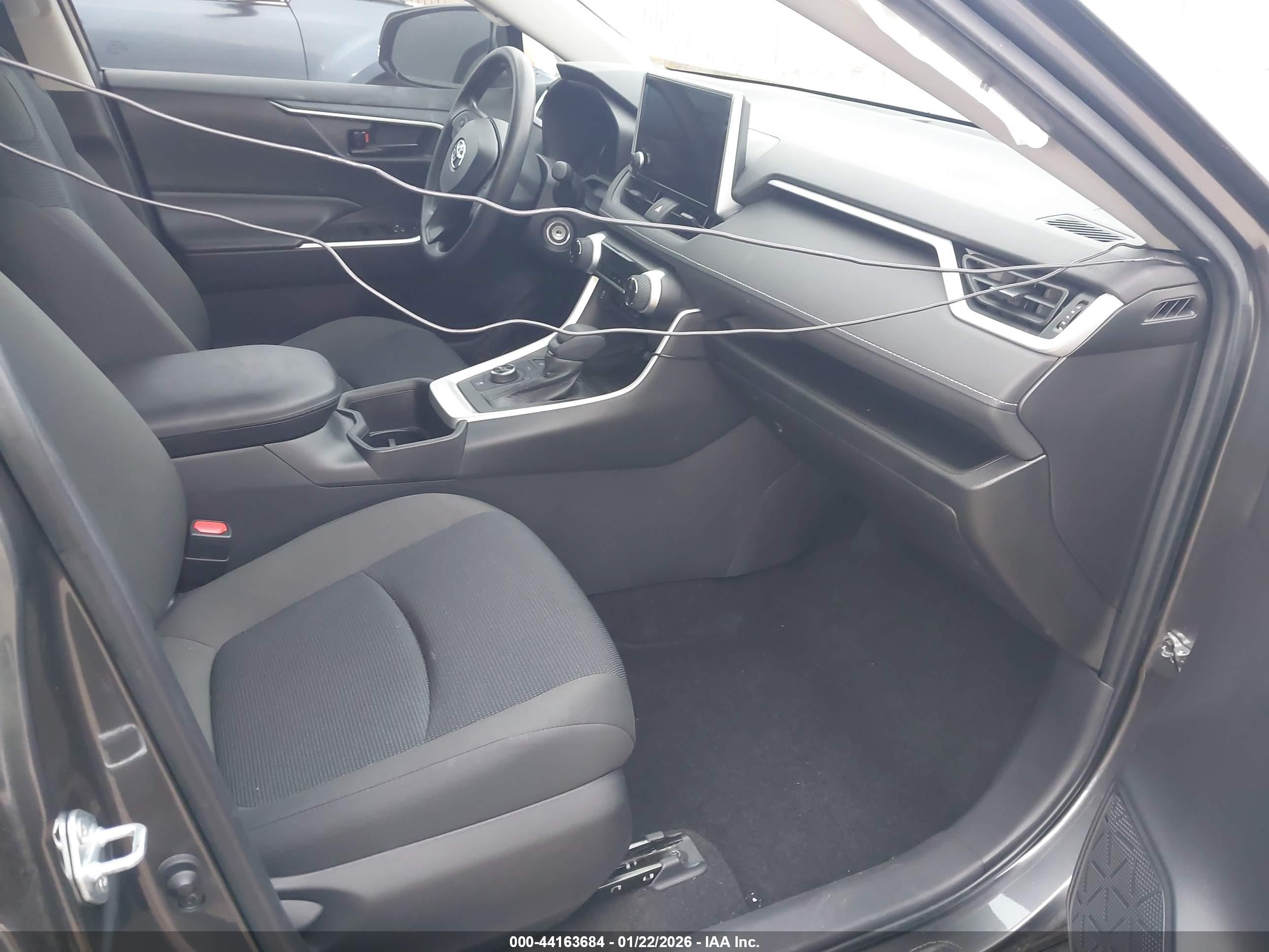 TOYOTA RAV4 image 5