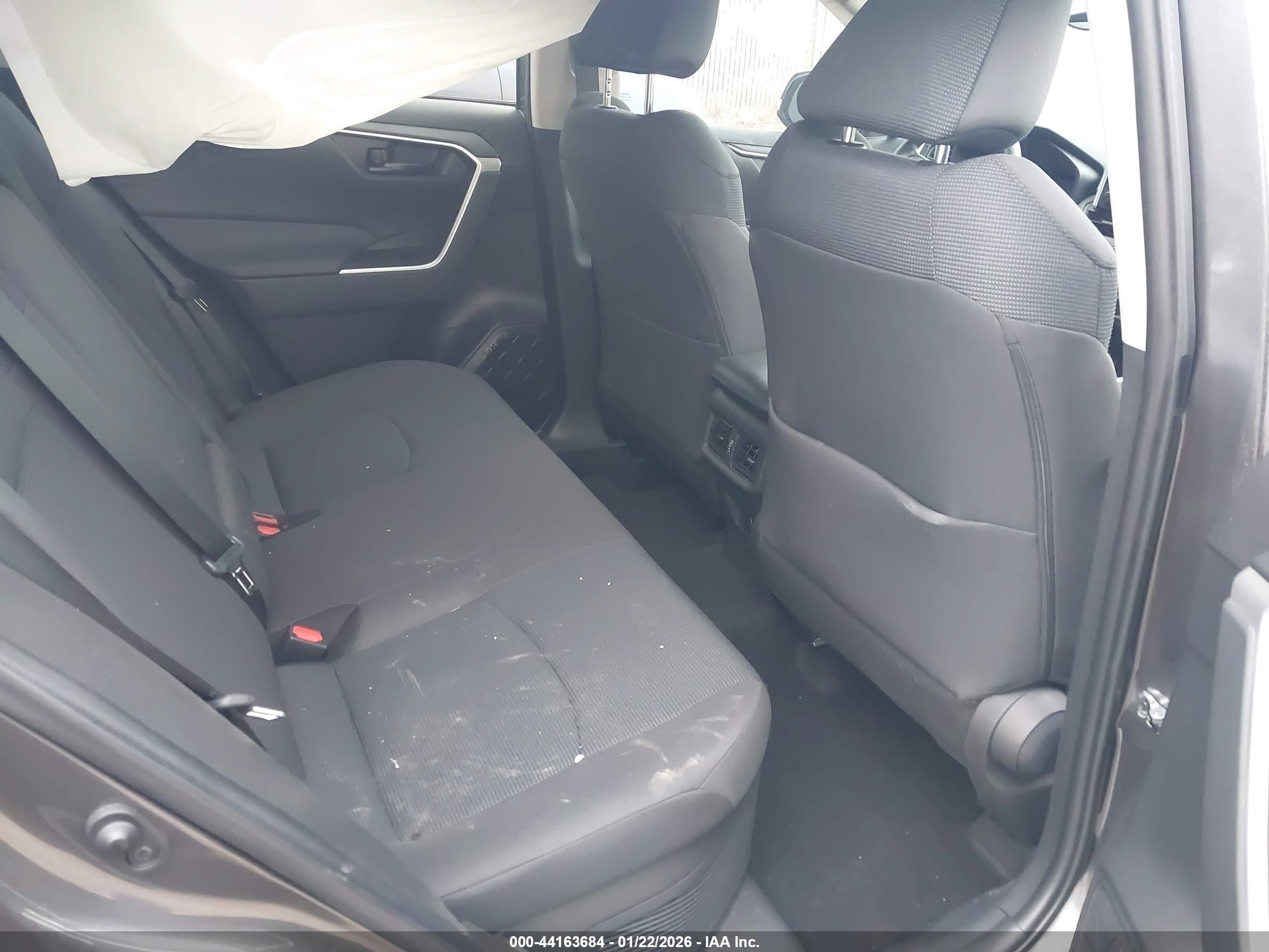 TOYOTA RAV4 image 8