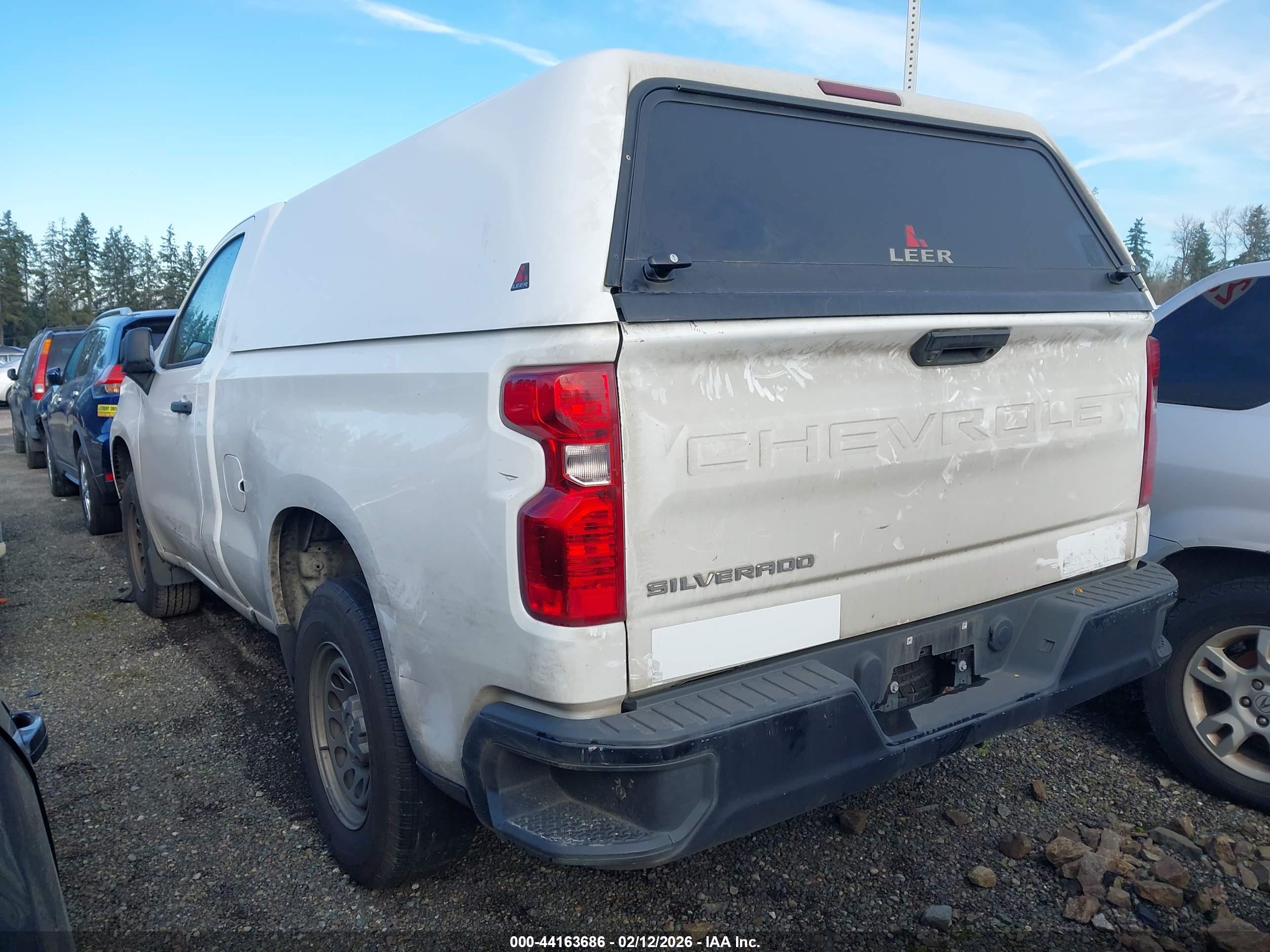 CHEVROLET SILVERADO image 3