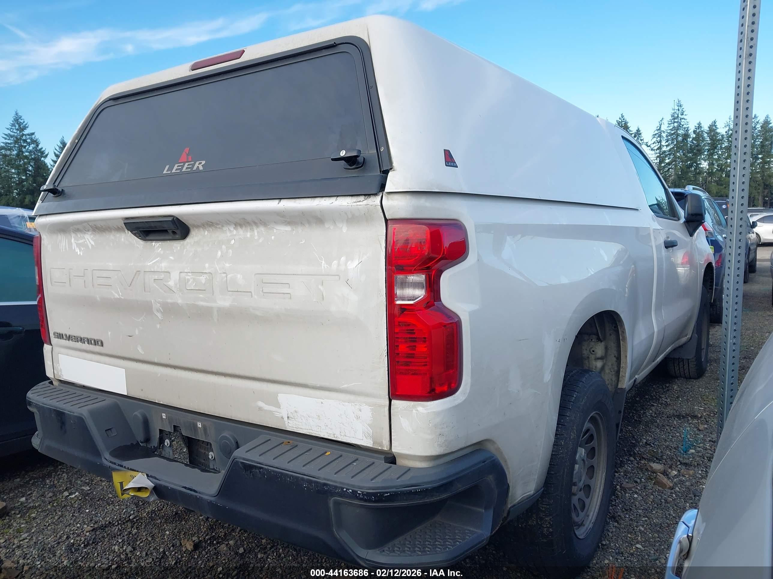 CHEVROLET SILVERADO image 4
