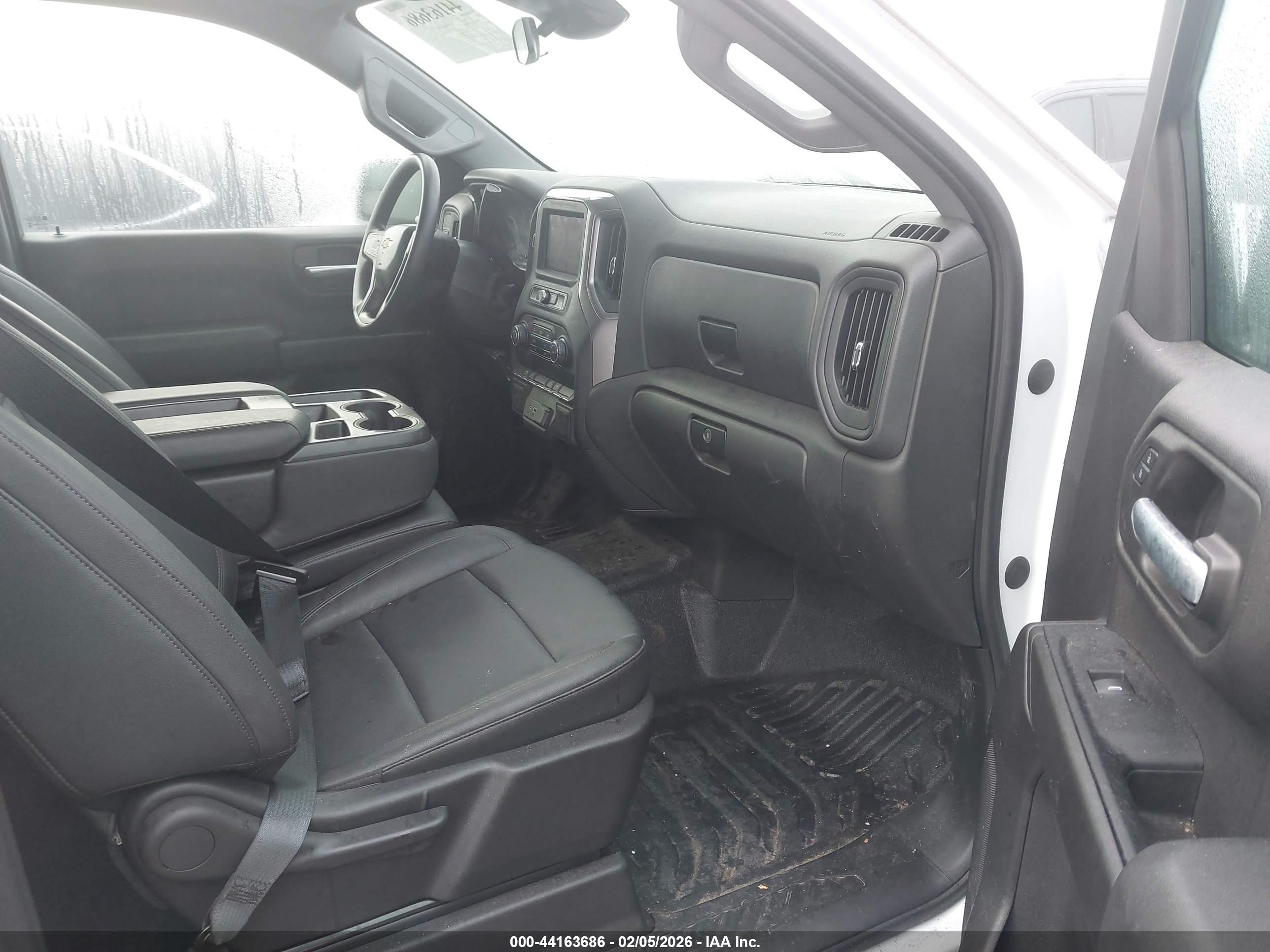 CHEVROLET SILVERADO image 5