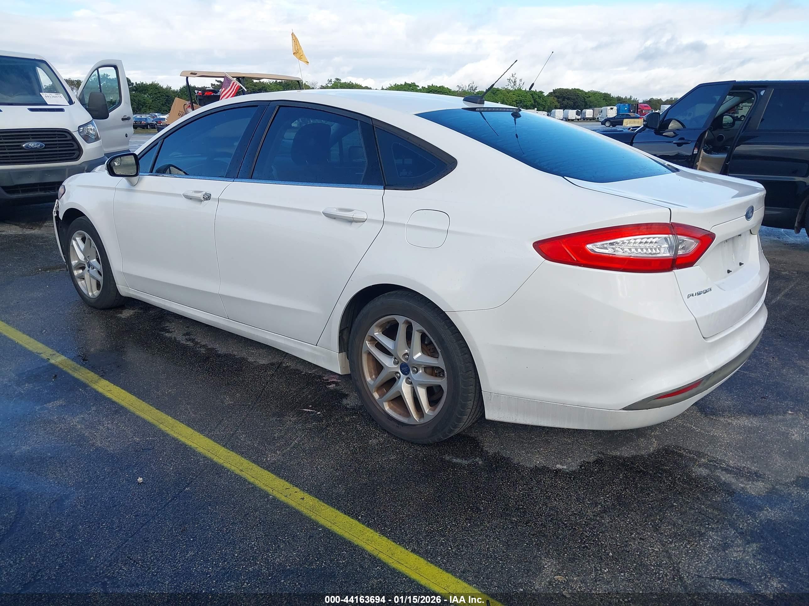 FORD FUSION image 3
