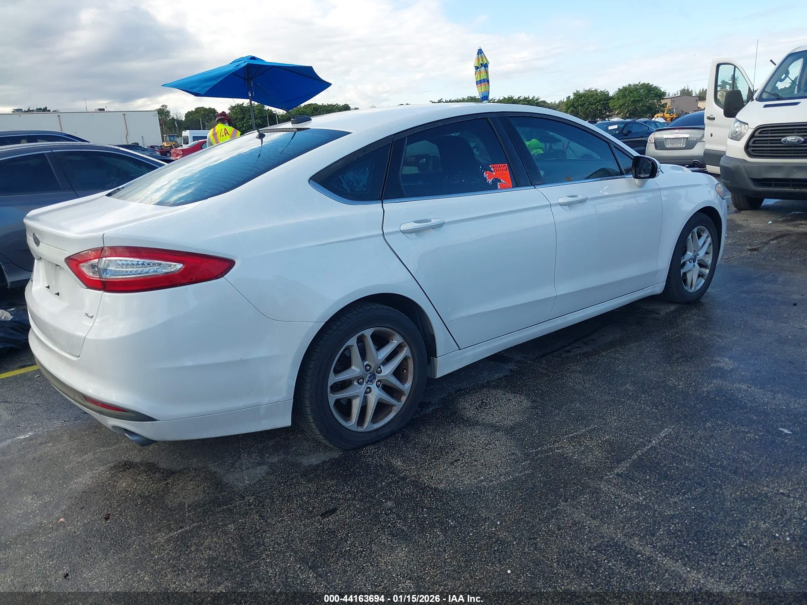 FORD FUSION image 4