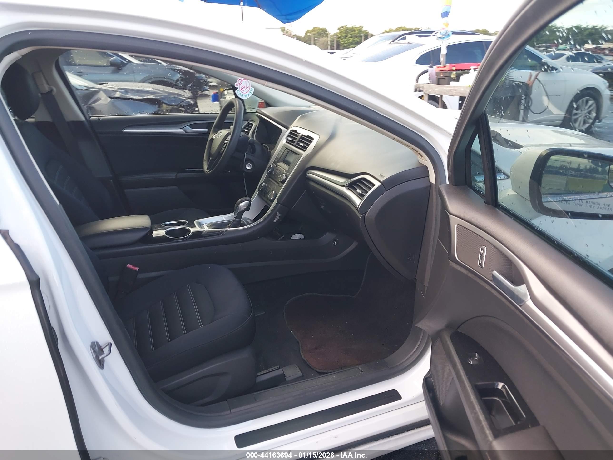 FORD FUSION image 5