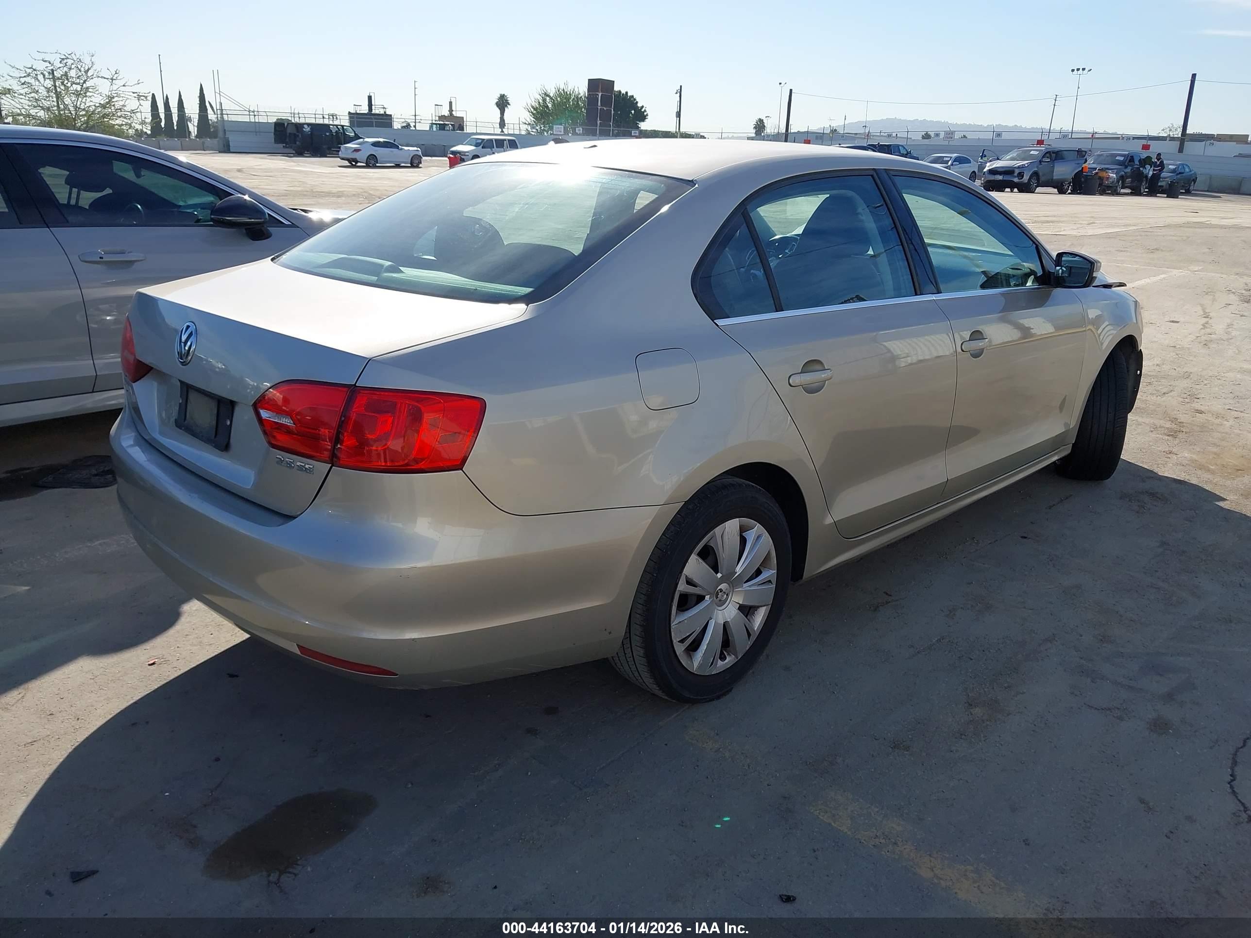 VOLKSWAGEN JETTA image 4