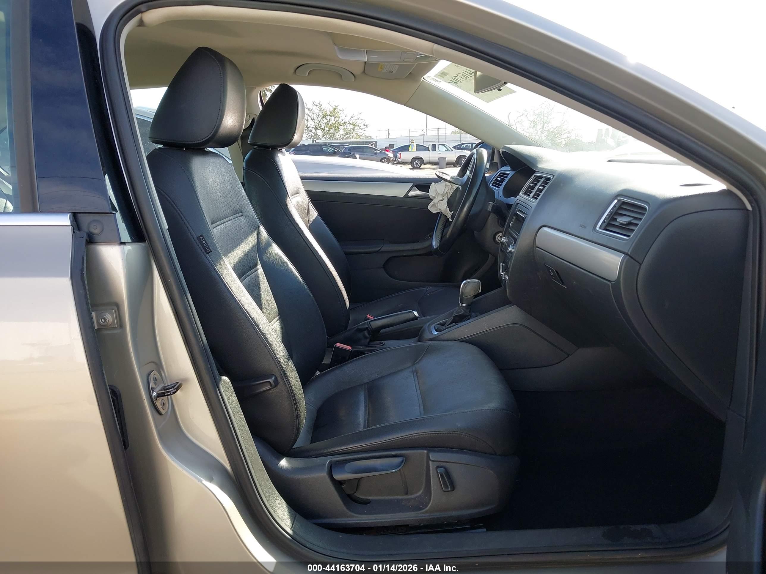 VOLKSWAGEN JETTA image 5