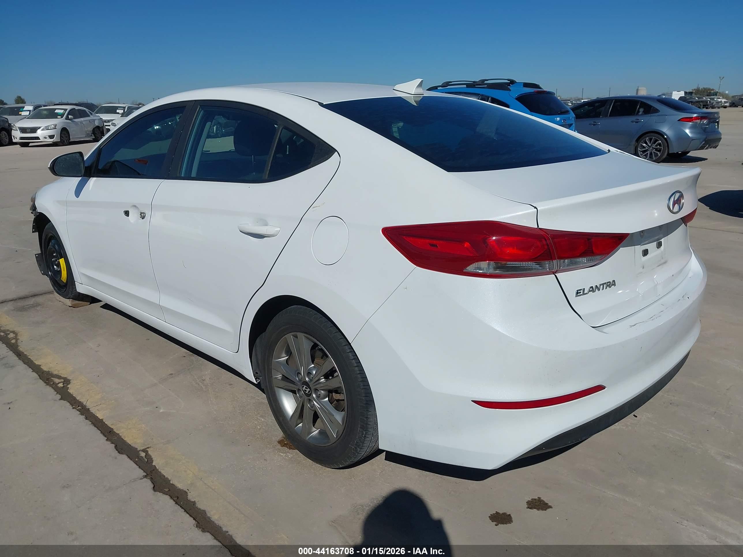 HYUNDAI ELANTRA image 3